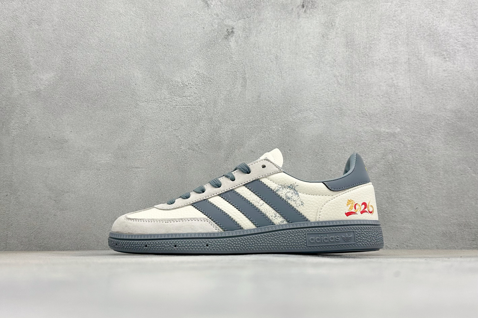 220 Adidas Handball Spezial 马年限定 麂皮阿迪经典复古休闲板鞋 SD6837-Chinese UA Cheap High Quatity Brand Clothes Bags handbags Sneakers wholesale wholesaler seller from China Factory suppliers Fashion Clothing Shoes best Quality Beautiful Price 220 Adidas Handball Spezial 马年限定 麂皮阿迪经典复古休闲板鞋 SD6837