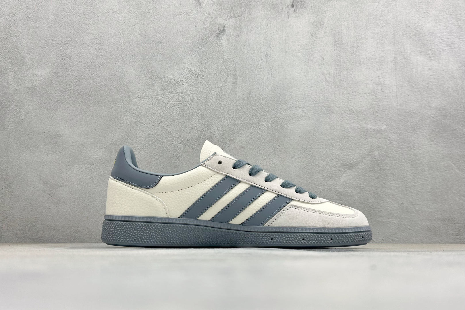 220 Adidas Handball Spezial 马年限定 麂皮阿迪经典复古休闲板鞋 SD6837-Chinese UA Cheap High Quatity Brand Clothes Bags handbags Sneakers wholesale wholesaler seller from China Factory suppliers Fashion Clothing Shoes best Quality Beautiful Price 220 Adidas Handball Spezial 马年限定 麂皮阿迪经典复古休闲板鞋 SD6837
