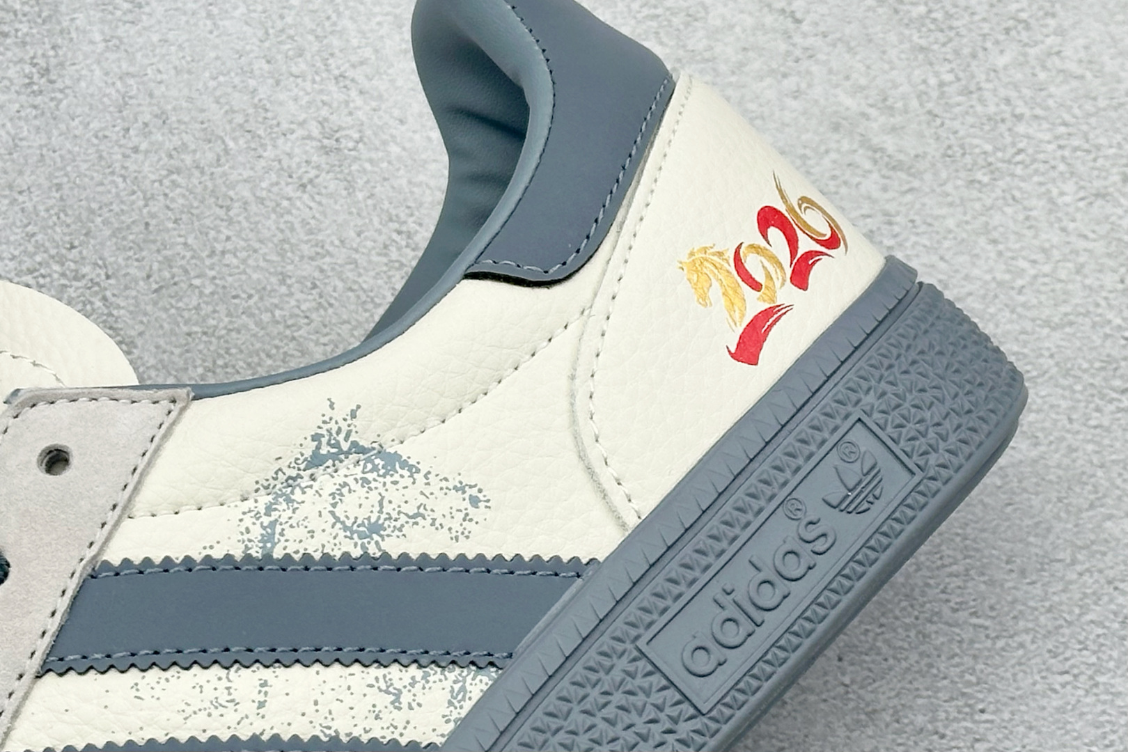 220 Adidas Handball Spezial 马年限定 麂皮阿迪经典复古休闲板鞋 SD6837-Chinese UA Cheap High Quatity Brand Clothes Bags handbags Sneakers wholesale wholesaler seller from China Factory suppliers Fashion Clothing Shoes best Quality Beautiful Price 220 Adidas Handball Spezial 马年限定 麂皮阿迪经典复古休闲板鞋 SD6837