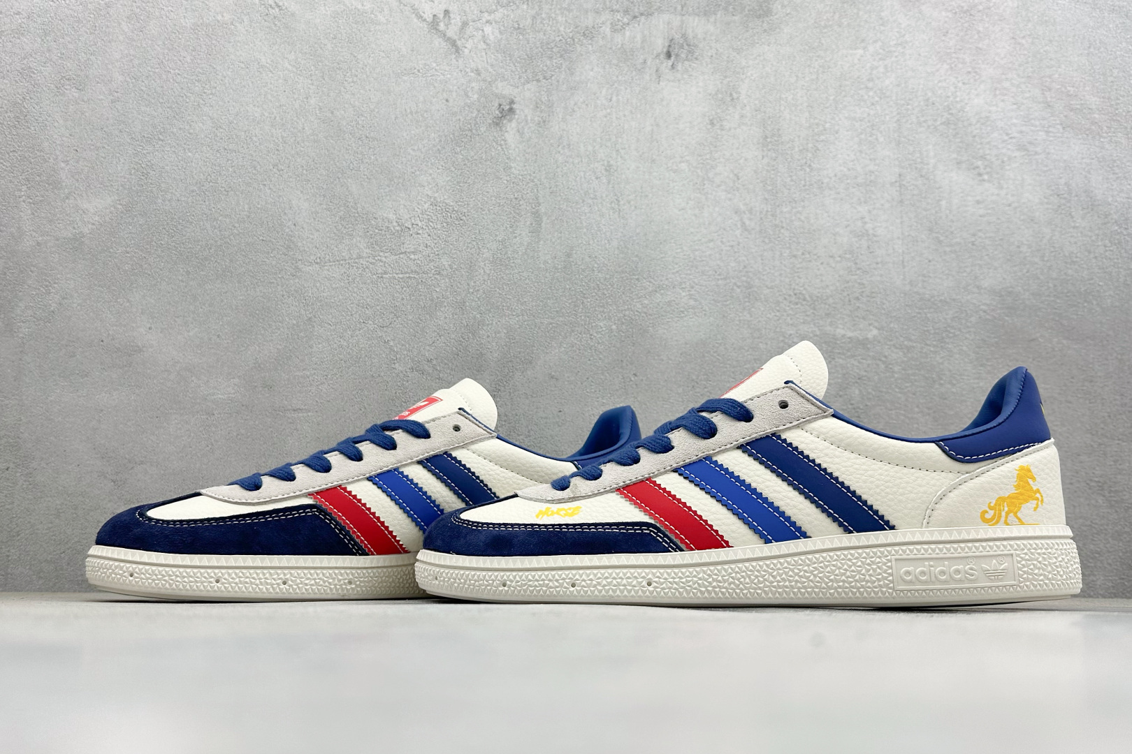 Adidas Handball Spezial 马年限定 麂皮阿迪经典复古休闲板鞋 JJ2618-Top High Quatity Cheap Sneakers Fashion Clothing Clothes Bags handbags Shoes of all Brand wholesale With The best Quality And Beautiful Price from China Factory Chinese suppliers wholesaler seller Adidas Handball Spezial 马年限定 麂皮阿迪经典复古休闲板鞋 JJ2618