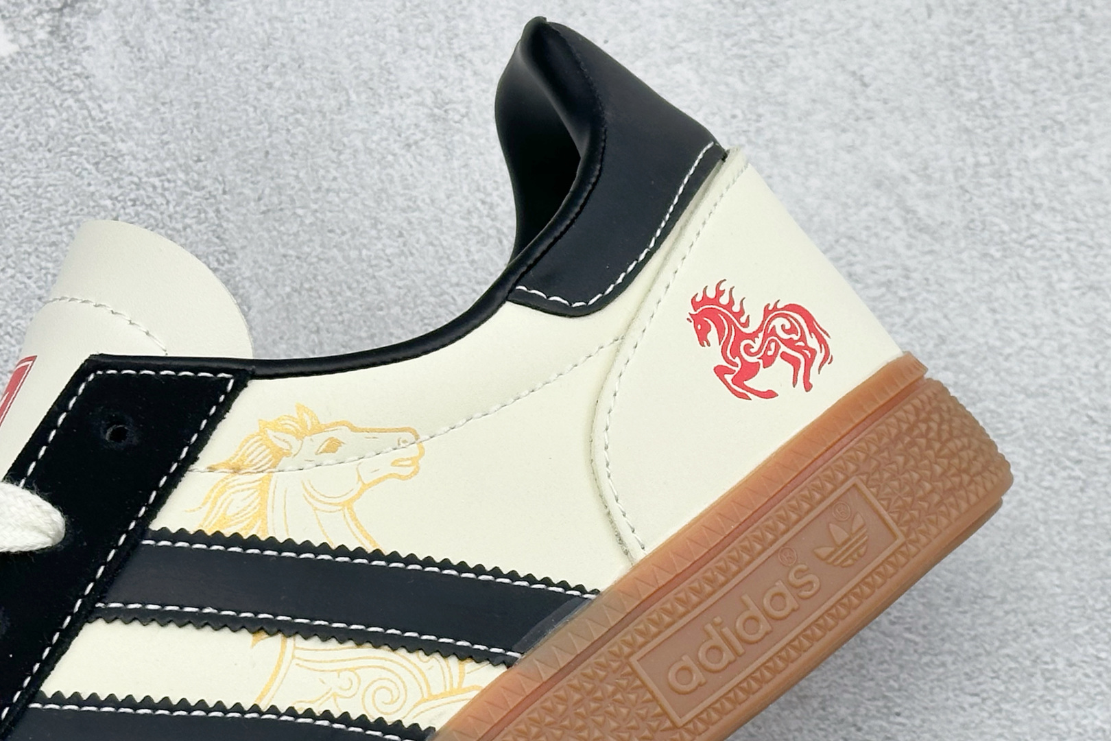 240 Adidas Handball Spezial 马年限定 麂皮阿迪经典复古休闲板鞋 JJ2622