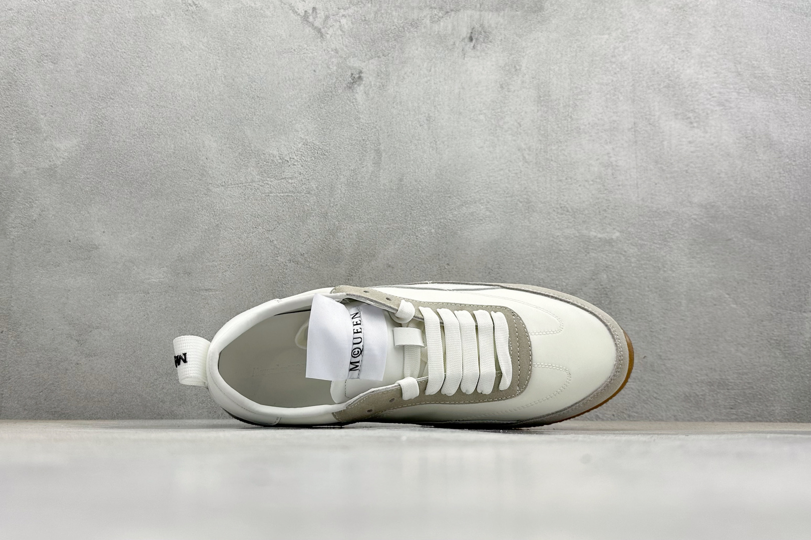 MCQUEEN麦昆26早春新品情侣款EC1白色复古风格美学运动鞋-Top High Quatity Cheap Sneakers Fashion Clothing Clothes Bags handbags Shoes of all Brand wholesale With The best Quality And Beautiful Price from China Factory Chinese suppliers wholesaler seller MCQUEEN麦昆26早春新品情侣款EC1白色复古风格美学运动鞋