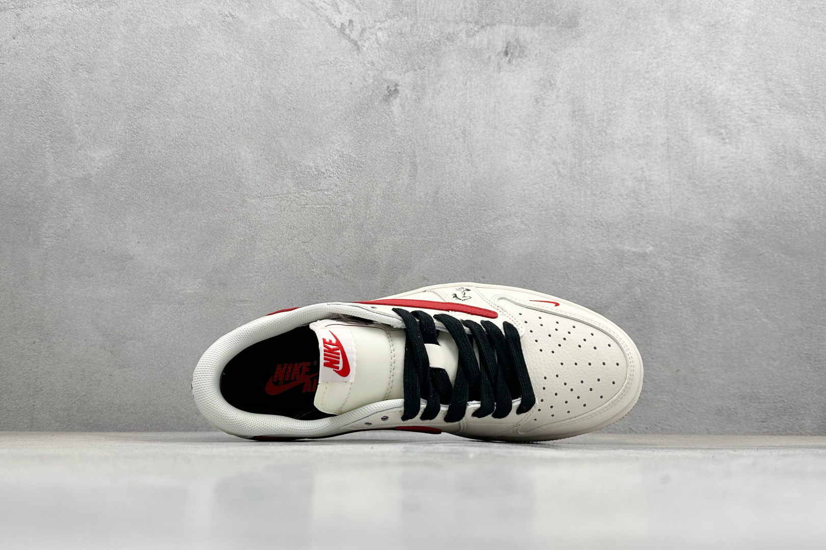 Air Jordan 1 Low AJ1 乔1 2026马年限定 高端定制 低帮倒钩复古篮球鞋 QW5288-140-Top High Quatity Cheap Sneakers Fashion Clothing Clothes Bags handbags Shoes of all Brand wholesale With The best Quality And Beautiful Price from China Factory Chinese suppliers wholesaler seller Air Jordan 1 Low AJ1 乔1 2026马年限定 高端定制 低帮倒钩复古篮球鞋 QW5288-140