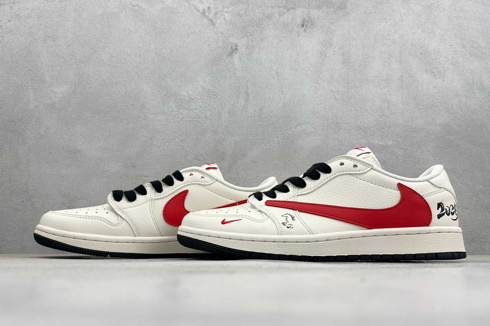 Air Jordan 1 Low AJ1 乔1 2026马年限定 高端定制 低帮倒钩复古篮球鞋 QW5288-140-Top High Quatity Cheap Sneakers Fashion Clothing Clothes Bags handbags Shoes of all Brand wholesale With The best Quality And Beautiful Price from China Factory Chinese suppliers wholesaler seller Air Jordan 1 Low AJ1 乔1 2026马年限定 高端定制 低帮倒钩复古篮球鞋 QW5288-140