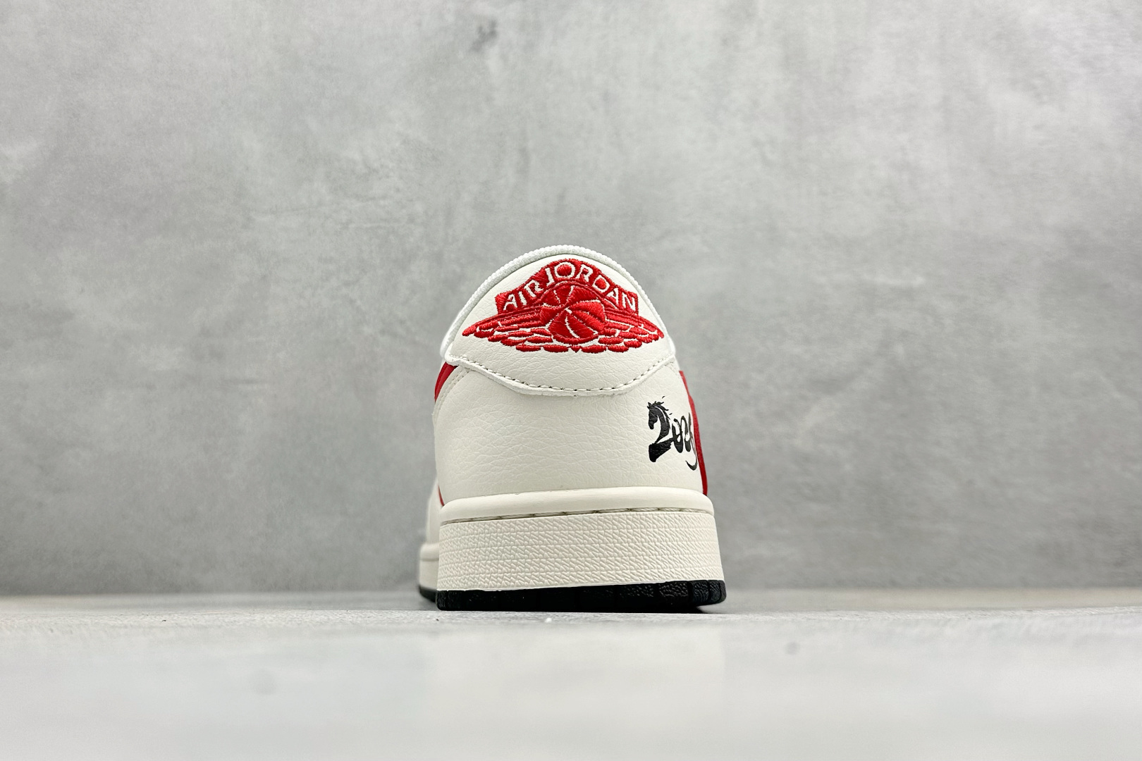 Air Jordan 1 Low AJ1 乔1 2026马年限定 高端定制 低帮倒钩复古篮球鞋 QW5288-140-Top High Quatity Cheap Sneakers Fashion Clothing Clothes Bags handbags Shoes of all Brand wholesale With The best Quality And Beautiful Price from China Factory Chinese suppliers wholesaler seller Air Jordan 1 Low AJ1 乔1 2026马年限定 高端定制 低帮倒钩复古篮球鞋 QW5288-140
