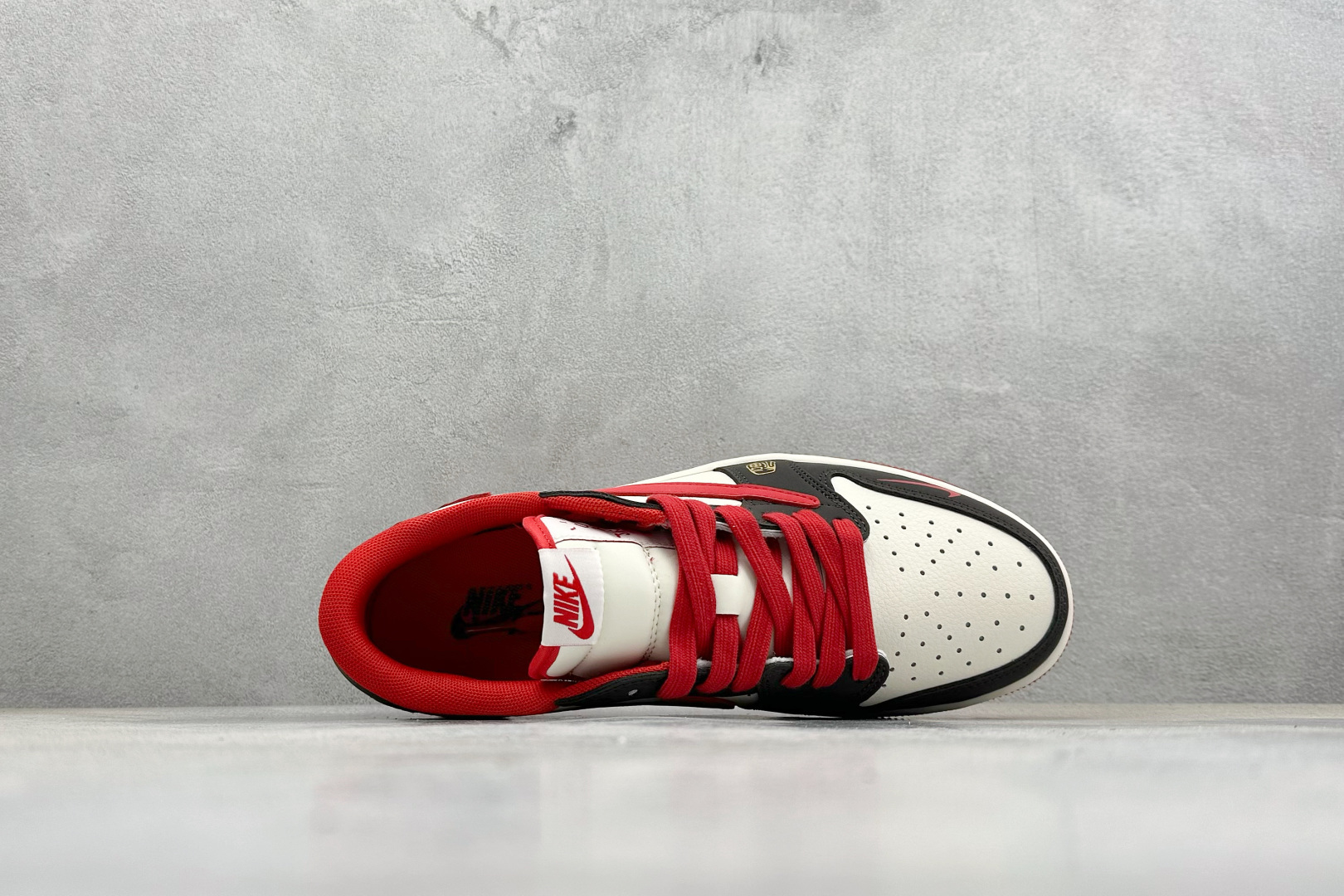 Air Jordan 1 Low AJ1 乔1 马年限定 高端定制 低帮倒钩复古篮球鞋 MZ9588-828-Top High Quatity Cheap Sneakers Fashion Clothing Clothes Bags handbags Shoes of all Brand wholesale With The best Quality And Beautiful Price from China Factory Chinese suppliers wholesaler seller Air Jordan 1 Low AJ1 乔1 马年限定 高端定制 低帮倒钩复古篮球鞋 MZ9588-828