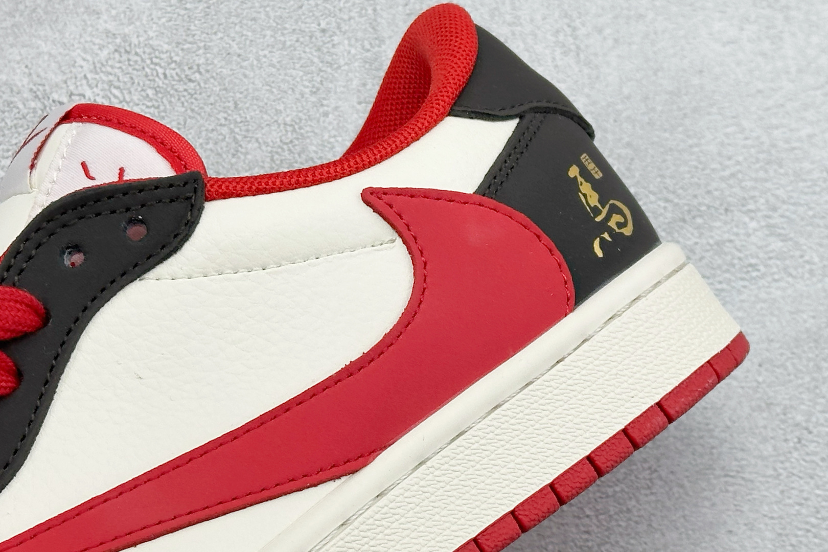 Air Jordan 1 Low AJ1 乔1 马年限定 高端定制 低帮倒钩复古篮球鞋 MZ9588-828-Top High Quatity Cheap Sneakers Fashion Clothing Clothes Bags handbags Shoes of all Brand wholesale With The best Quality And Beautiful Price from China Factory Chinese suppliers wholesaler seller Air Jordan 1 Low AJ1 乔1 马年限定 高端定制 低帮倒钩复古篮球鞋 MZ9588-828