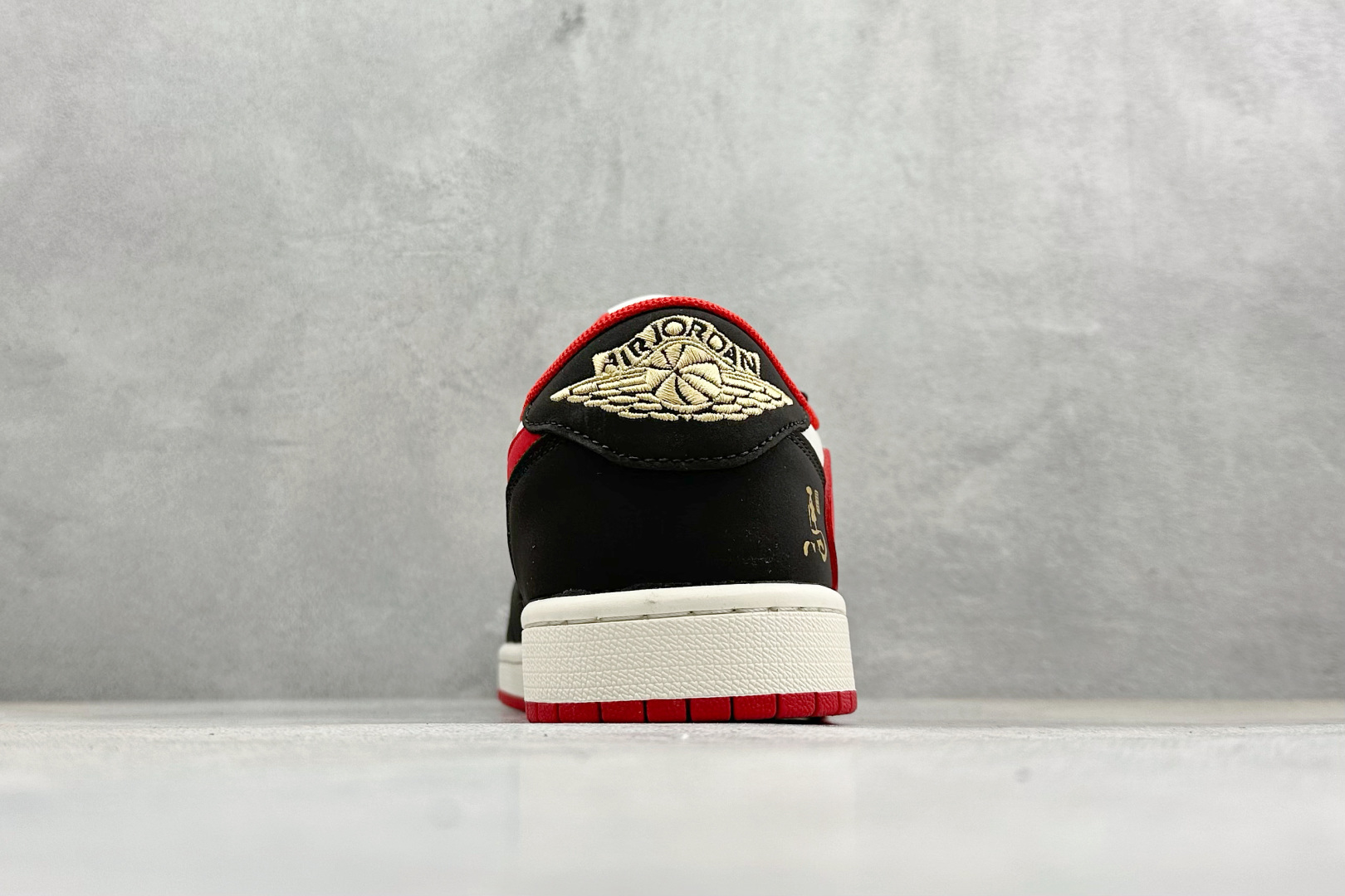 Air Jordan 1 Low AJ1 乔1 马年限定 高端定制 低帮倒钩复古篮球鞋 MZ9588-828-Top High Quatity Cheap Sneakers Fashion Clothing Clothes Bags handbags Shoes of all Brand wholesale With The best Quality And Beautiful Price from China Factory Chinese suppliers wholesaler seller Air Jordan 1 Low AJ1 乔1 马年限定 高端定制 低帮倒钩复古篮球鞋 MZ9588-828