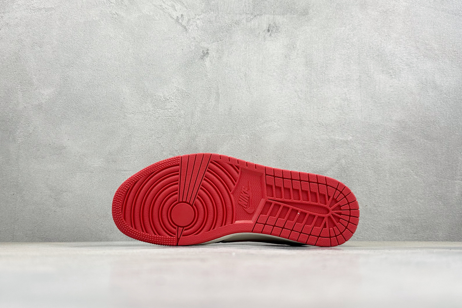 Air Jordan 1 Low AJ1 乔1 马年限定 高端定制 低帮倒钩复古篮球鞋 MZ9588-828-Top High Quatity Cheap Sneakers Fashion Clothing Clothes Bags handbags Shoes of all Brand wholesale With The best Quality And Beautiful Price from China Factory Chinese suppliers wholesaler seller Air Jordan 1 Low AJ1 乔1 马年限定 高端定制 低帮倒钩复古篮球鞋 MZ9588-828
