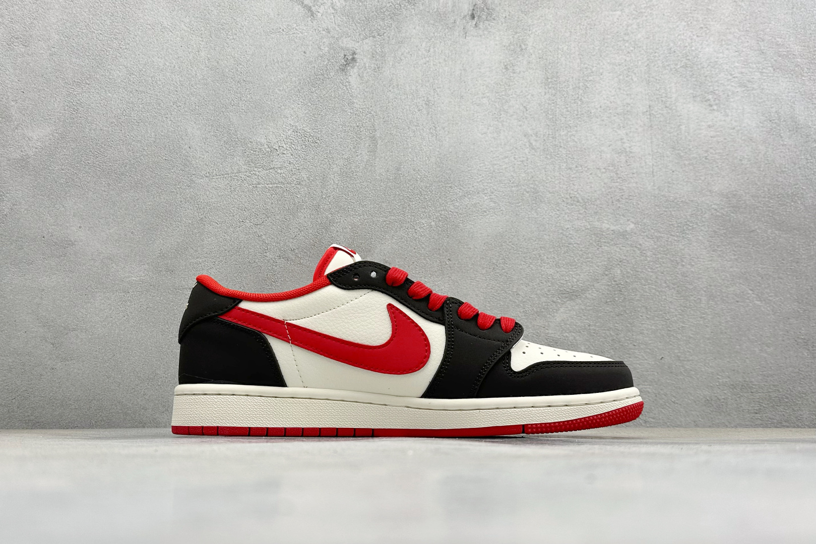Air Jordan 1 Low AJ1 乔1 马年限定 高端定制 低帮倒钩复古篮球鞋 MZ9588-828-Top High Quatity Cheap Sneakers Fashion Clothing Clothes Bags handbags Shoes of all Brand wholesale With The best Quality And Beautiful Price from China Factory Chinese suppliers wholesaler seller Air Jordan 1 Low AJ1 乔1 马年限定 高端定制 低帮倒钩复古篮球鞋 MZ9588-828