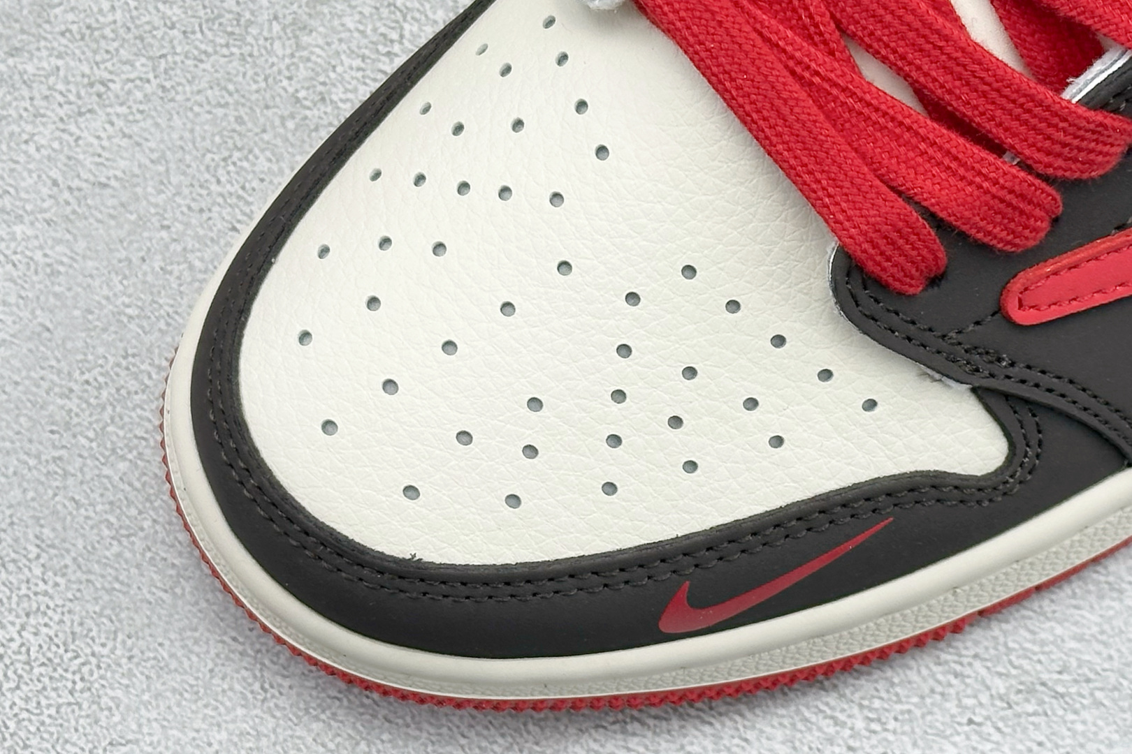 Air Jordan 1 Low AJ1 乔1 马年限定 高端定制 低帮倒钩复古篮球鞋 MZ9588-828-Top High Quatity Cheap Sneakers Fashion Clothing Clothes Bags handbags Shoes of all Brand wholesale With The best Quality And Beautiful Price from China Factory Chinese suppliers wholesaler seller Air Jordan 1 Low AJ1 乔1 马年限定 高端定制 低帮倒钩复古篮球鞋 MZ9588-828