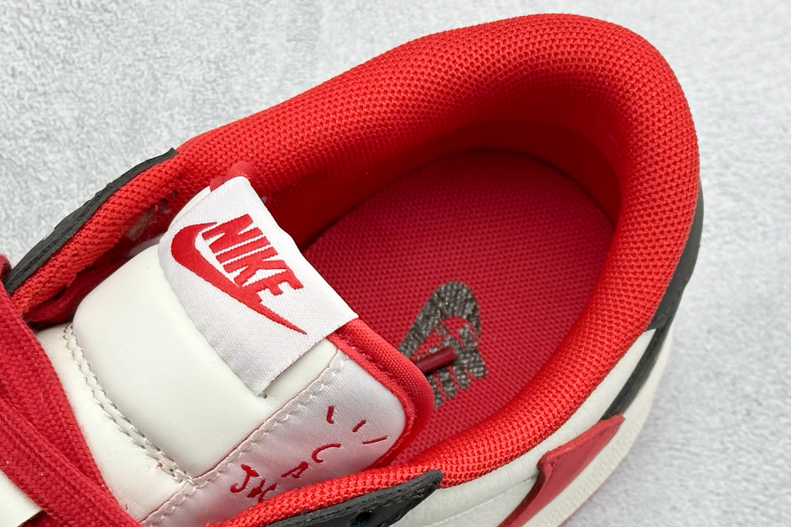 Air Jordan 1 Low AJ1 乔1 马年限定 高端定制 低帮倒钩复古篮球鞋 MZ9588-828-Top High Quatity Cheap Sneakers Fashion Clothing Clothes Bags handbags Shoes of all Brand wholesale With The best Quality And Beautiful Price from China Factory Chinese suppliers wholesaler seller Air Jordan 1 Low AJ1 乔1 马年限定 高端定制 低帮倒钩复古篮球鞋 MZ9588-828