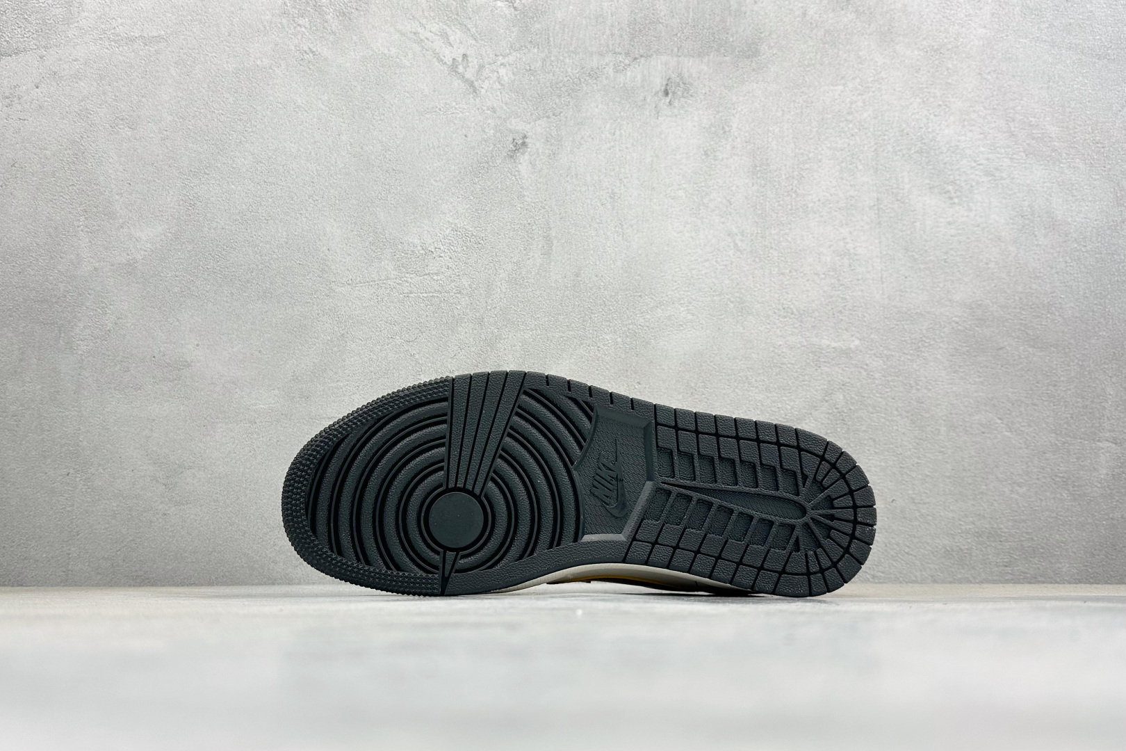 Air Jordan 1 Low AJ1 乔1 马年限定 高端定制 低帮倒钩复古篮球鞋 HG0026-016-Top High Quatity Cheap Sneakers Fashion Clothing Clothes Bags handbags Shoes of all Brand wholesale With The best Quality And Beautiful Price from China Factory Chinese suppliers wholesaler seller Air Jordan 1 Low AJ1 乔1 马年限定 高端定制 低帮倒钩复古篮球鞋 HG0026-016