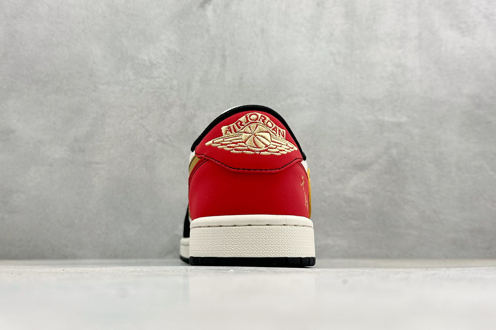 Air Jordan 1 Low AJ1 乔1 马年限定 高端定制 低帮倒钩复古篮球鞋 HG0026-016-Top High Quatity Cheap Sneakers Fashion Clothing Clothes Bags handbags Shoes of all Brand wholesale With The best Quality And Beautiful Price from China Factory Chinese suppliers wholesaler seller Air Jordan 1 Low AJ1 乔1 马年限定 高端定制 低帮倒钩复古篮球鞋 HG0026-016