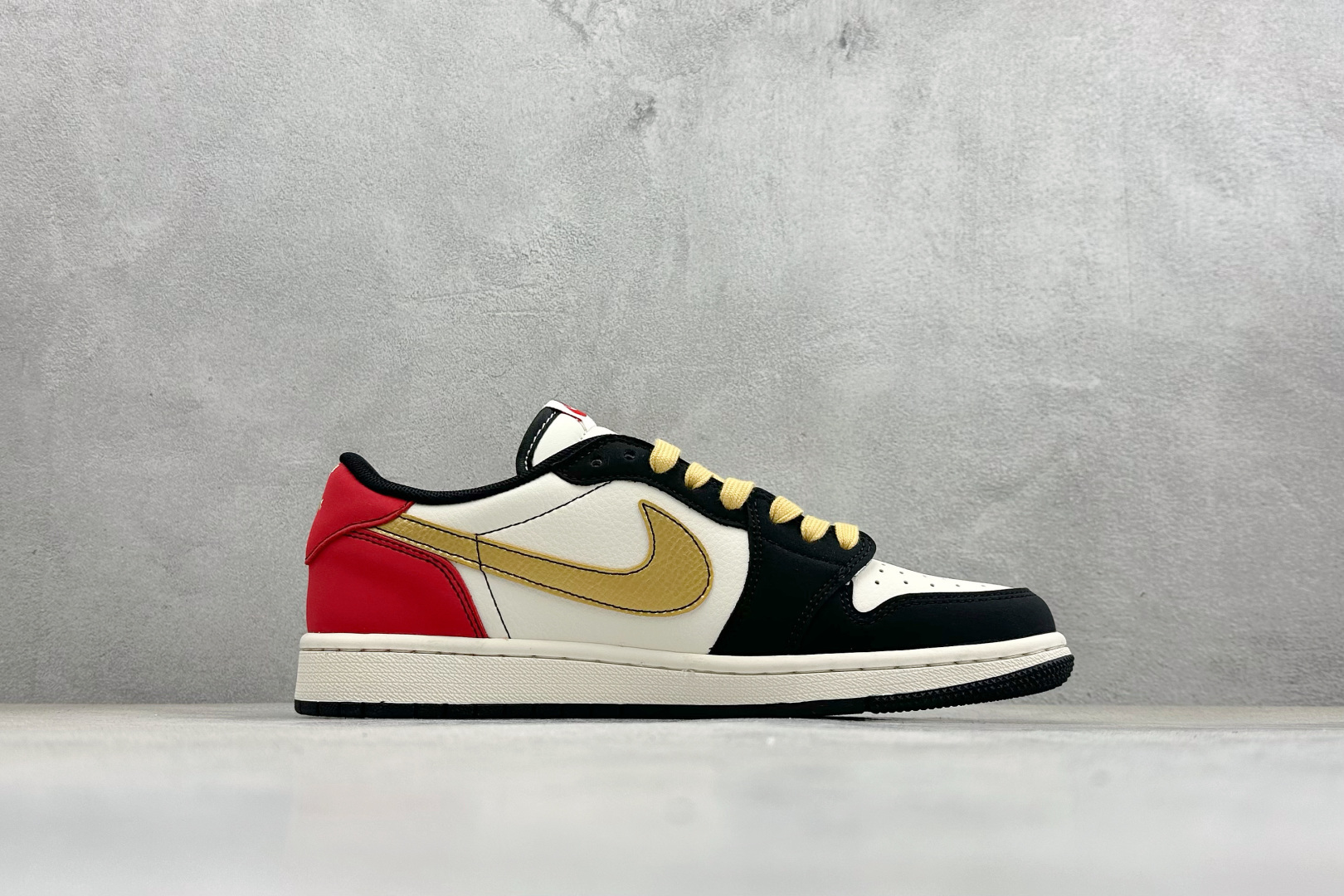 Air Jordan 1 Low AJ1 乔1 马年限定 高端定制 低帮倒钩复古篮球鞋 HG0026-016-Top High Quatity Cheap Sneakers Fashion Clothing Clothes Bags handbags Shoes of all Brand wholesale With The best Quality And Beautiful Price from China Factory Chinese suppliers wholesaler seller Air Jordan 1 Low AJ1 乔1 马年限定 高端定制 低帮倒钩复古篮球鞋 HG0026-016