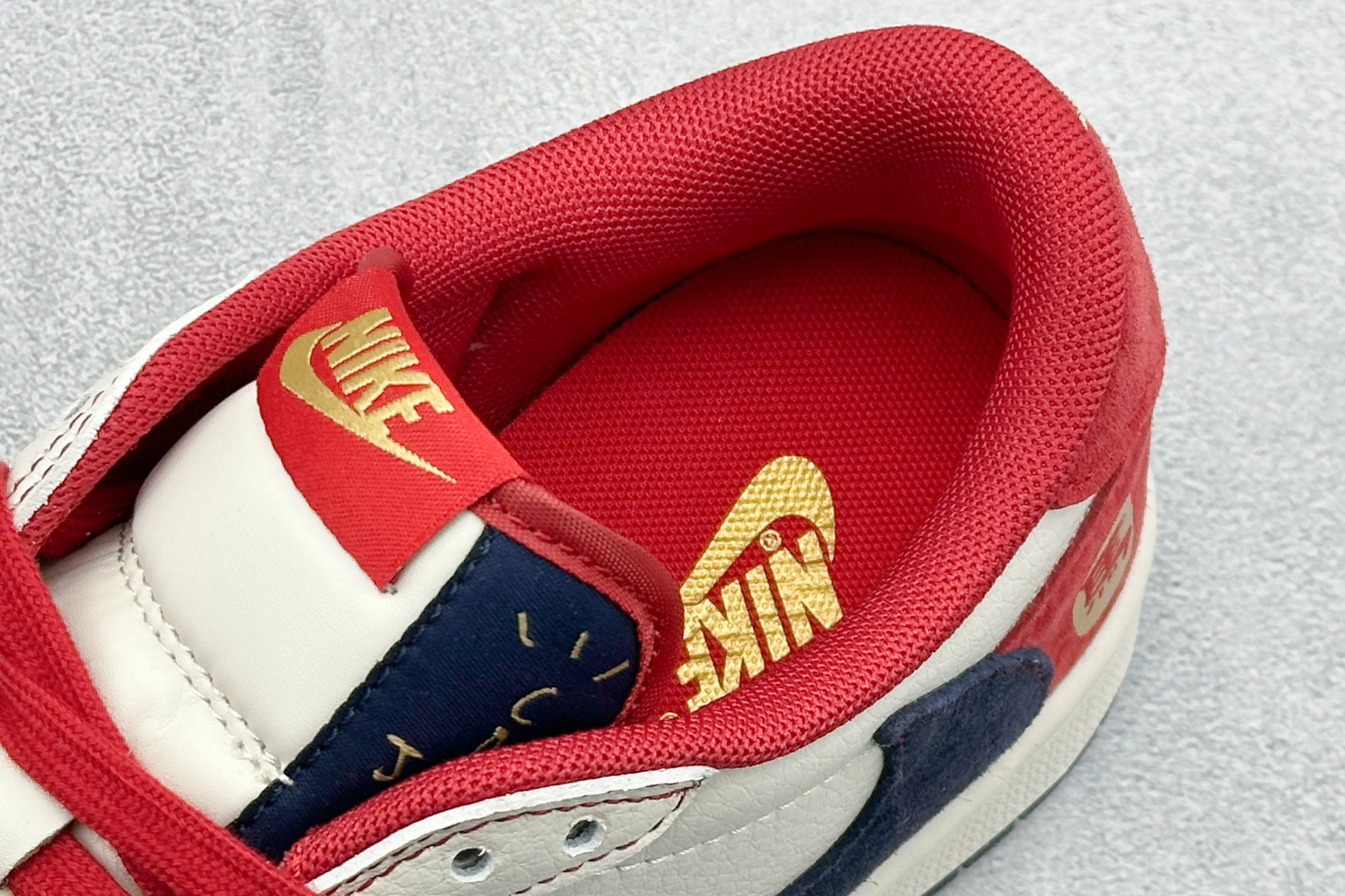 Air Jordan 1 Low AJ1 乔1 马年限定 高端定制 低帮倒钩复古篮球鞋 HG0026-024-Top High Quatity Cheap Sneakers Fashion Clothing Clothes Bags handbags Shoes of all Brand wholesale With The best Quality And Beautiful Price from China Factory Chinese suppliers wholesaler seller Air Jordan 1 Low AJ1 乔1 马年限定 高端定制 低帮倒钩复古篮球鞋 HG0026-024