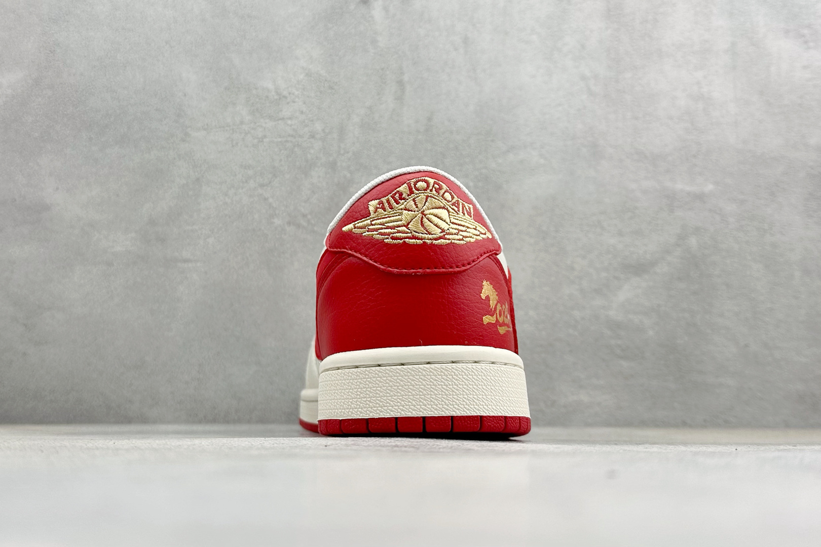 Air Jordan 1 Low AJ1 乔1 2026马年限定 高端定制 低帮倒钩复古篮球鞋 HG0026-021-Top High Quatity Cheap Sneakers Fashion Clothing Clothes Bags handbags Shoes of all Brand wholesale With The best Quality And Beautiful Price from China Factory Chinese suppliers wholesaler seller Air Jordan 1 Low AJ1 乔1 2026马年限定 高端定制 低帮倒钩复古篮球鞋 HG0026-021