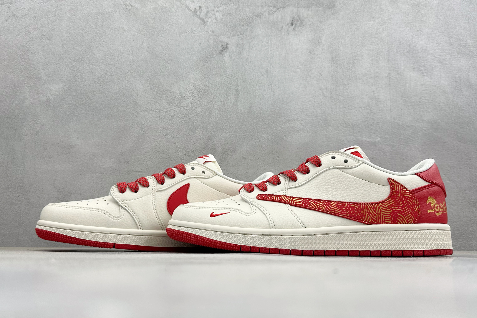 Air Jordan 1 Low AJ1 乔1 2026马年限定 高端定制 低帮倒钩复古篮球鞋 HG0026-021-Top High Quatity Cheap Sneakers Fashion Clothing Clothes Bags handbags Shoes of all Brand wholesale With The best Quality And Beautiful Price from China Factory Chinese suppliers wholesaler seller Air Jordan 1 Low AJ1 乔1 2026马年限定 高端定制 低帮倒钩复古篮球鞋 HG0026-021