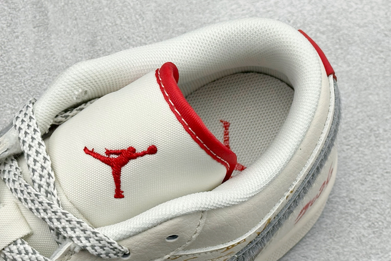 260 Air Jordan 1 Low AJ1 乔1 2026马年限定 高端定制 低帮复古篮球鞋 HT5088-642-Chinese UA Cheap High Quatity Brand Clothes Bags handbags Sneakers wholesale wholesaler seller from China Factory suppliers Fashion Clothing Shoes best Quality Beautiful Price 260 Air Jordan 1 Low AJ1 乔1 2026马年限定 高端定制 低帮复古篮球鞋 HT5088-642