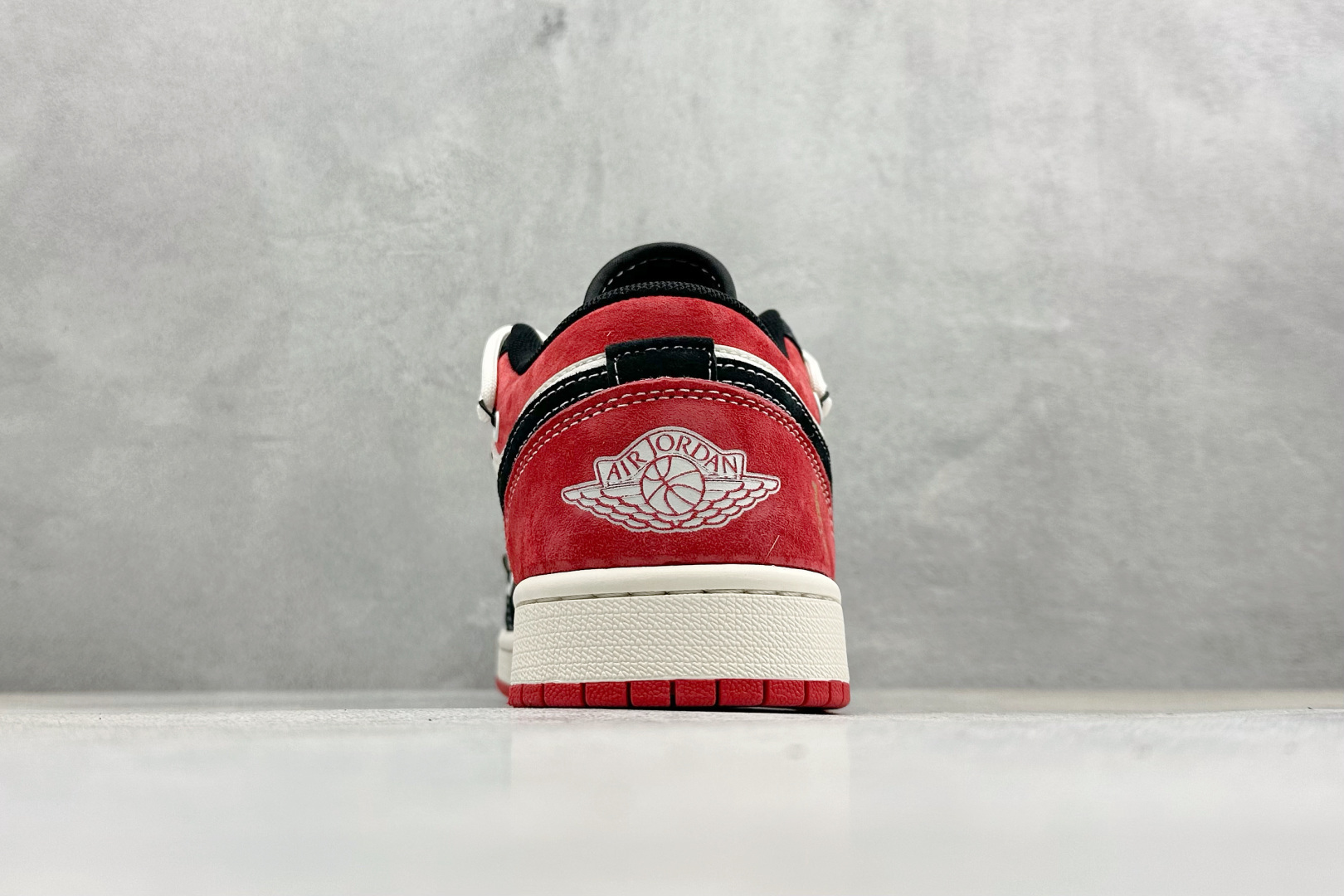 马年炸街AJ限定 AIR JORDAN 1 黑红撞色自带高街气场 HT5088-645-Top High Quatity Cheap Sneakers Fashion Clothing Clothes Bags handbags Shoes of all Brand wholesale With The best Quality And Beautiful Price from China Factory Chinese suppliers wholesaler seller 马年炸街AJ限定 AIR JORDAN 1 黑红撞色自带高街气场 HT5088-645