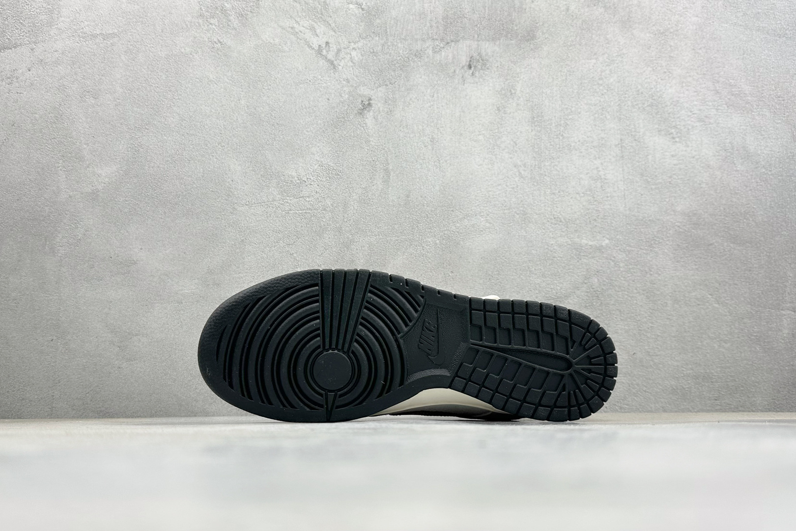 Nike Dunk Low Retro 马年限定 绑带周年高端定制 低帮休闲板鞋 CX5050-Y73-Top High Quatity Cheap Sneakers Fashion Clothing Clothes Bags handbags Shoes of all Brand wholesale With The best Quality And Beautiful Price from China Factory Chinese suppliers wholesaler seller Nike Dunk Low Retro 马年限定 绑带周年高端定制 低帮休闲板鞋 CX5050-Y73