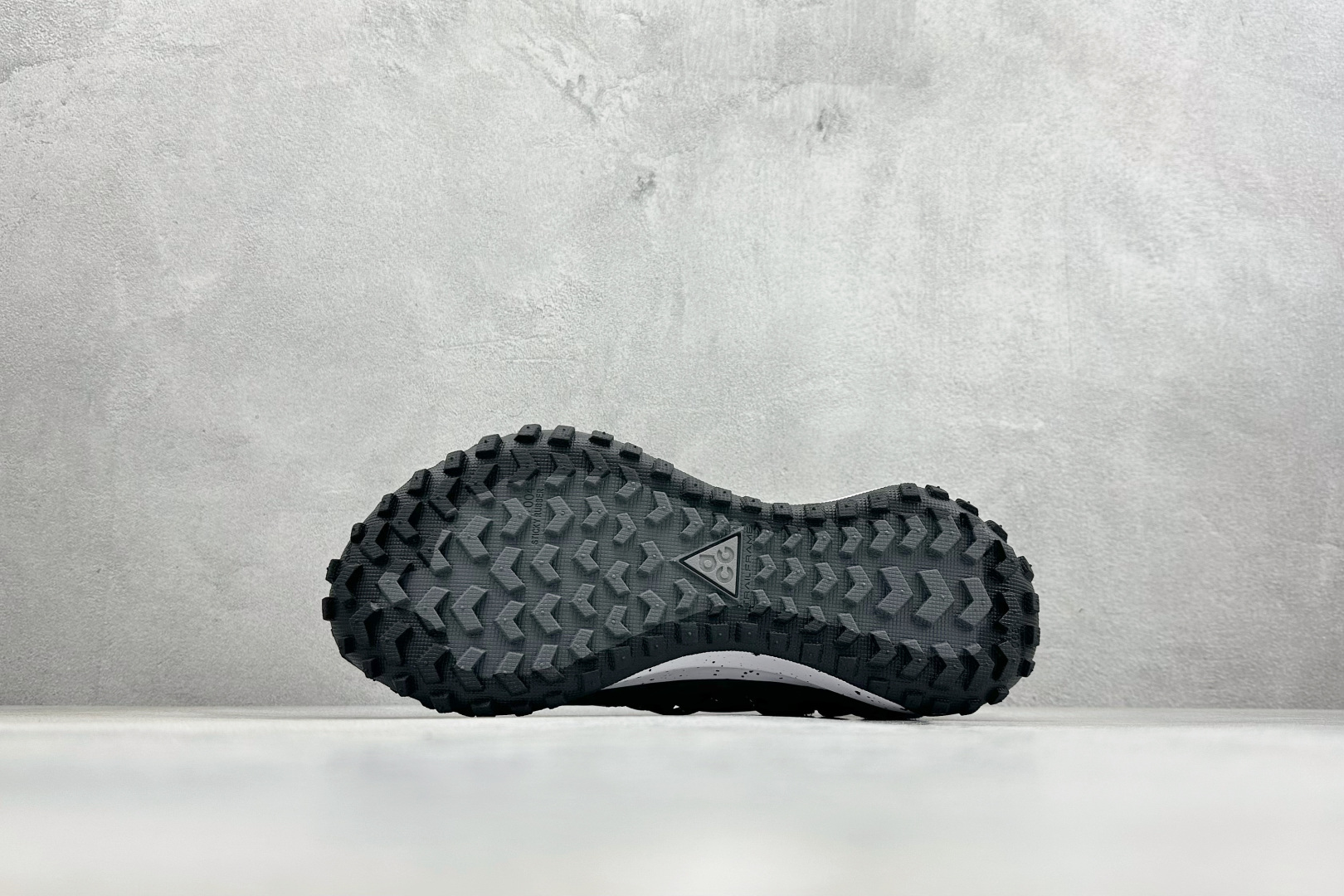 Nike ACG Mountain Fly Low GTX SE 减震防滑耐磨防水 低帮帮户外功能鞋 DD4565-001