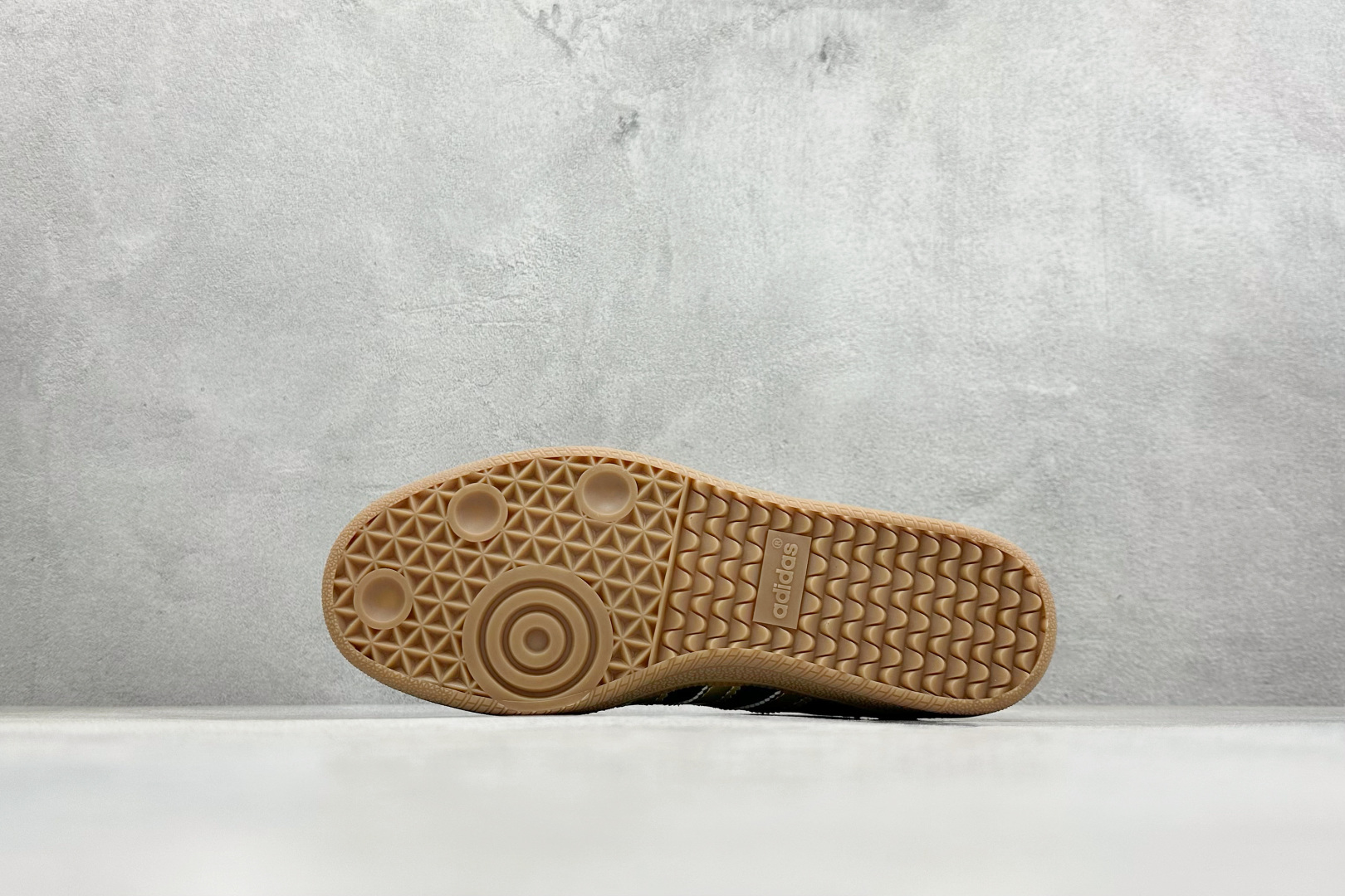 HZ版Adidas Samba 阿迪三叶草休闲板鞋 IH1331-Top High Quatity Cheap Sneakers Fashion Clothing Clothes Bags handbags Shoes of all Brand wholesale With The best Quality And Beautiful Price from China Factory Chinese suppliers wholesaler seller HZ版Adidas Samba 阿迪三叶草休闲板鞋 IH1331