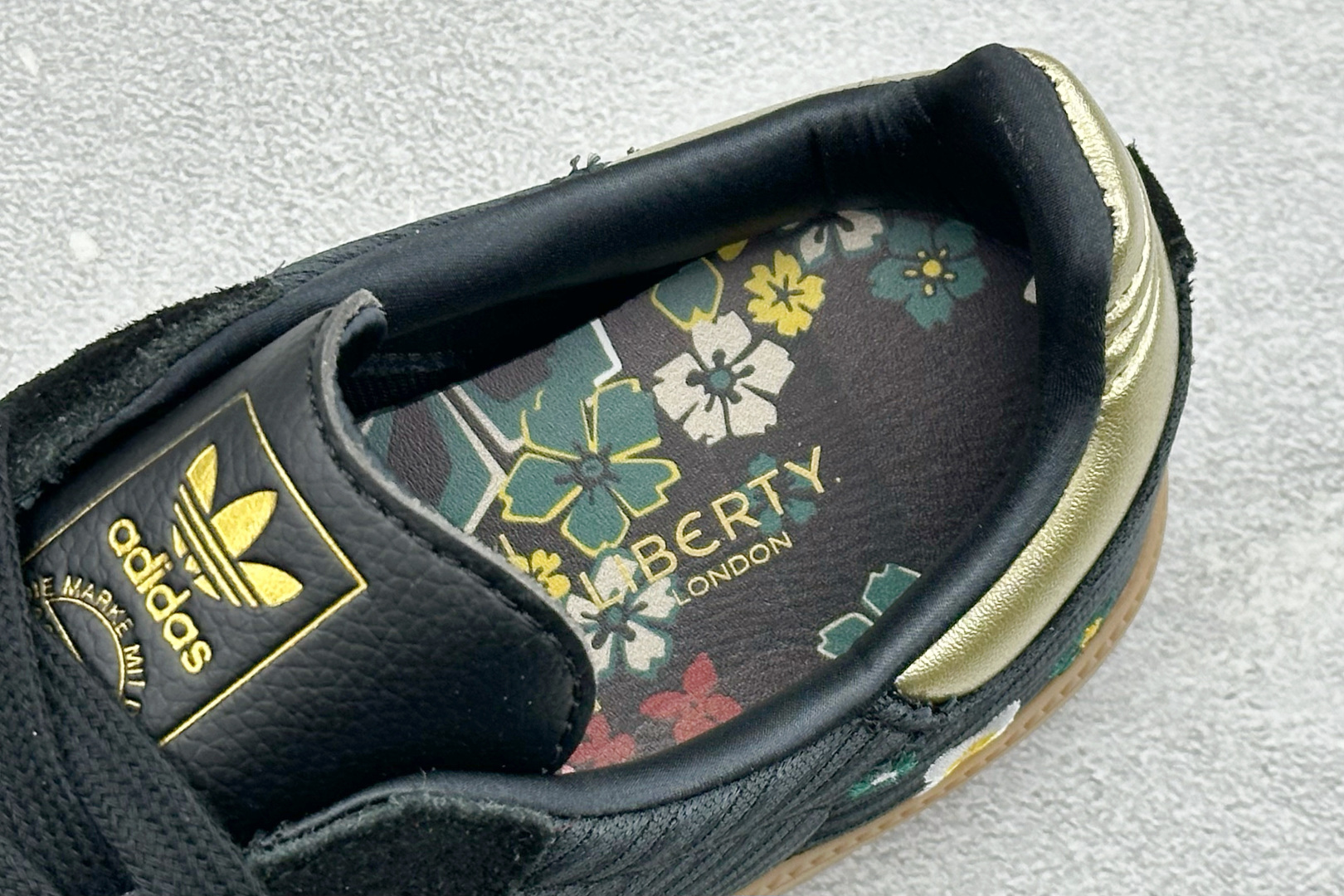HZ版Adidas Samba 阿迪三叶草休闲板鞋 IH1331-Top High Quatity Cheap Sneakers Fashion Clothing Clothes Bags handbags Shoes of all Brand wholesale With The best Quality And Beautiful Price from China Factory Chinese suppliers wholesaler seller HZ版Adidas Samba 阿迪三叶草休闲板鞋 IH1331