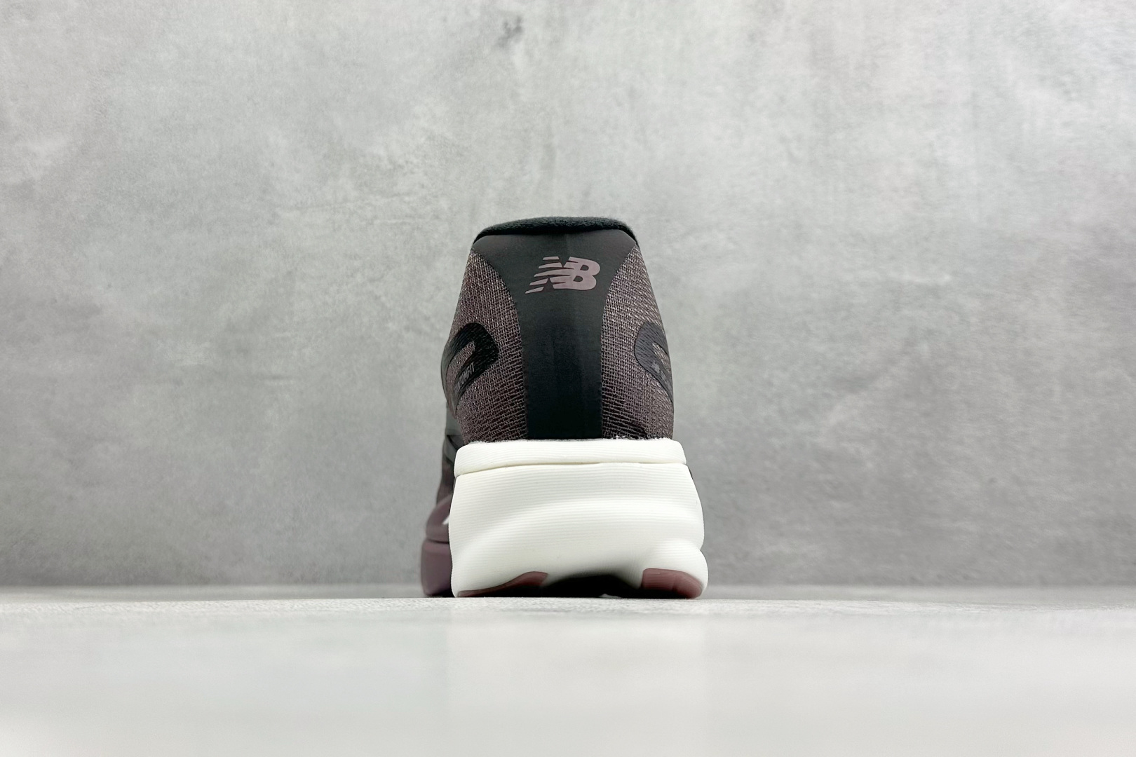 New Balance FuelCell系列 超轻量化低帮休闲运动慢跑鞋 MFCXVT6 New Balance FuelCell系列 超轻量化低帮休闲运动慢跑鞋 MFCXVT6