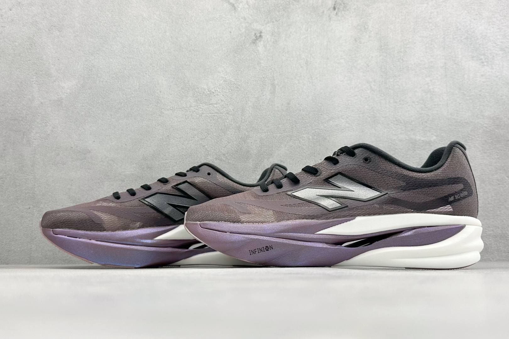 New Balance FuelCell系列 超轻量化低帮休闲运动慢跑鞋 MFCXVT6 New Balance FuelCell系列 超轻量化低帮休闲运动慢跑鞋 MFCXVT6