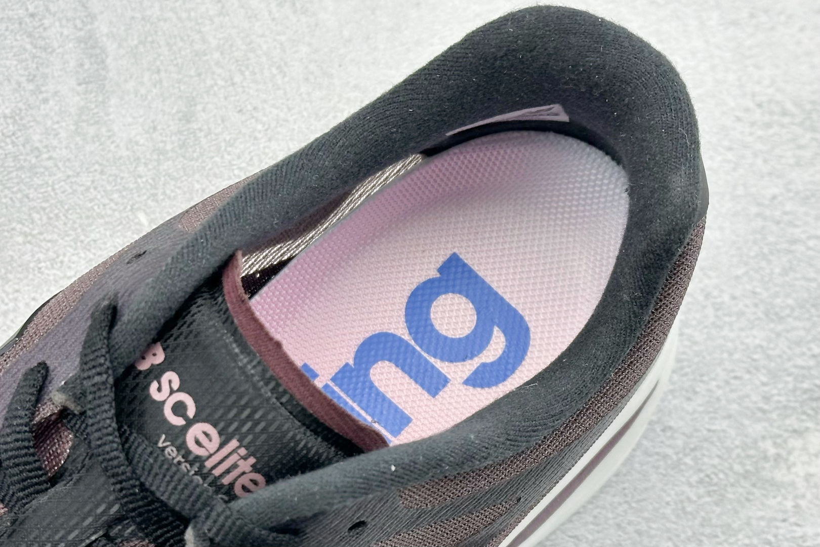 New Balance FuelCell系列 超轻量化低帮休闲运动慢跑鞋 MFCXVT6 New Balance FuelCell系列 超轻量化低帮休闲运动慢跑鞋 MFCXVT6