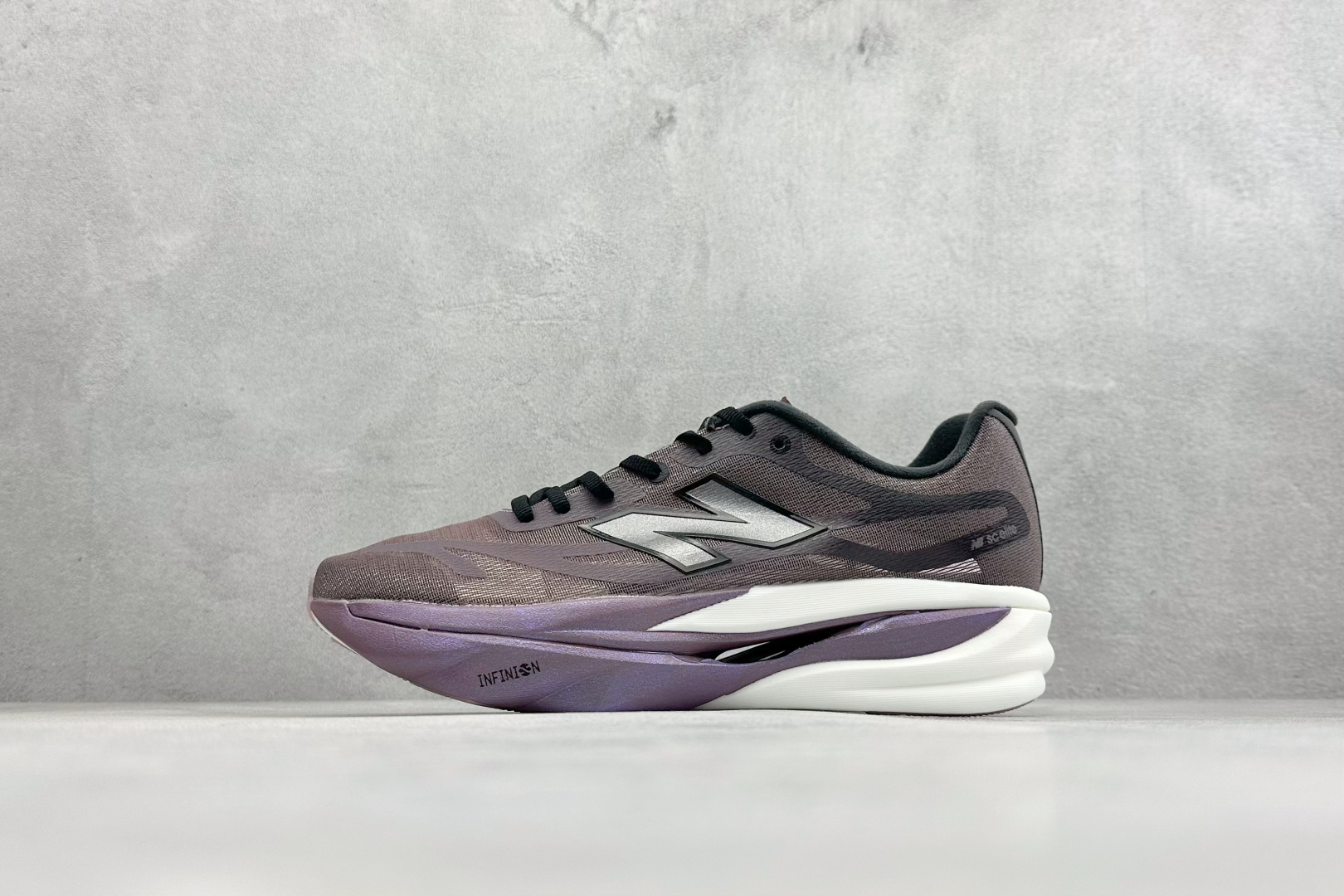New Balance FuelCell系列 超轻量化低帮休闲运动慢跑鞋 MFCXVT6 New Balance FuelCell系列 超轻量化低帮休闲运动慢跑鞋 MFCXVT6