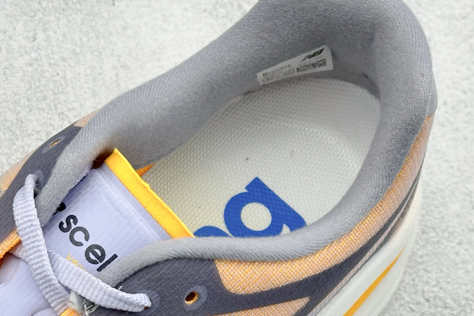 New Balance FuelCell系列 超轻量化低帮休闲运动慢跑鞋 MFCXGY6