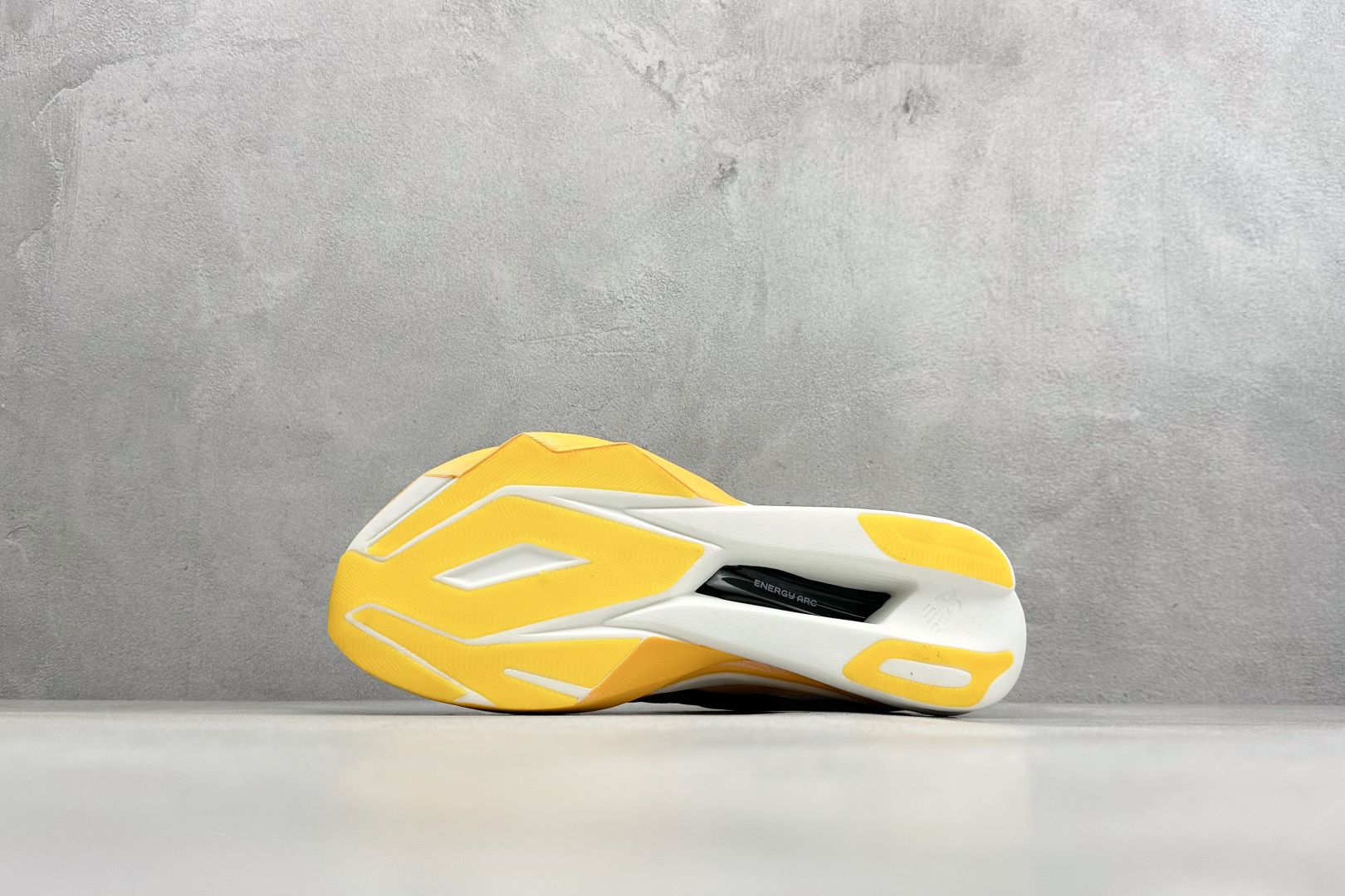 New Balance FuelCell系列 超轻量化低帮休闲运动慢跑鞋 MFCXGY6
