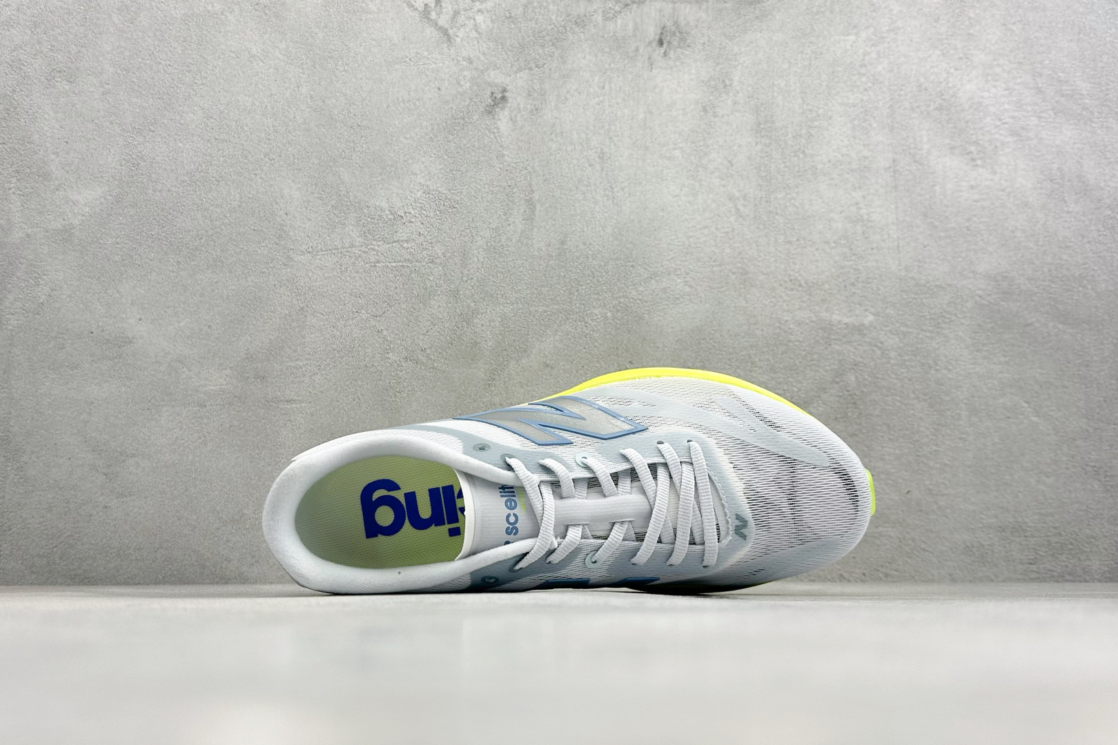 New Balance FuelCell系列 超轻量化低帮休闲运动慢跑鞋 MFCXBL6 New Balance FuelCell系列 超轻量化低帮休闲运动慢跑鞋 MFCXBL6