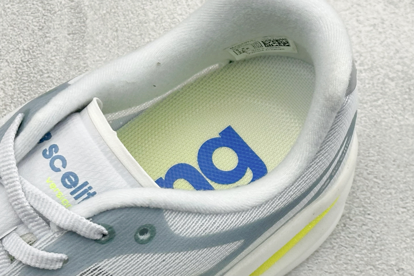 New Balance FuelCell系列 超轻量化低帮休闲运动慢跑鞋 MFCXBL6 New Balance FuelCell系列 超轻量化低帮休闲运动慢跑鞋 MFCXBL6