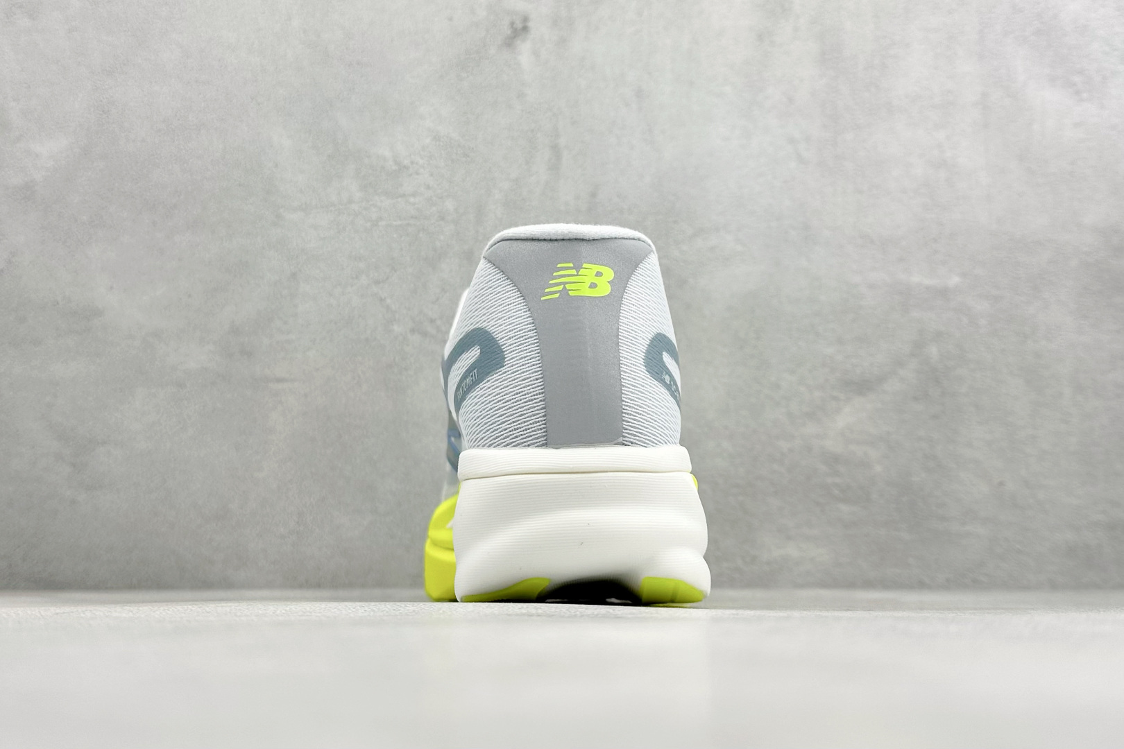 New Balance FuelCell系列 超轻量化低帮休闲运动慢跑鞋 MFCXBL6 New Balance FuelCell系列 超轻量化低帮休闲运动慢跑鞋 MFCXBL6
