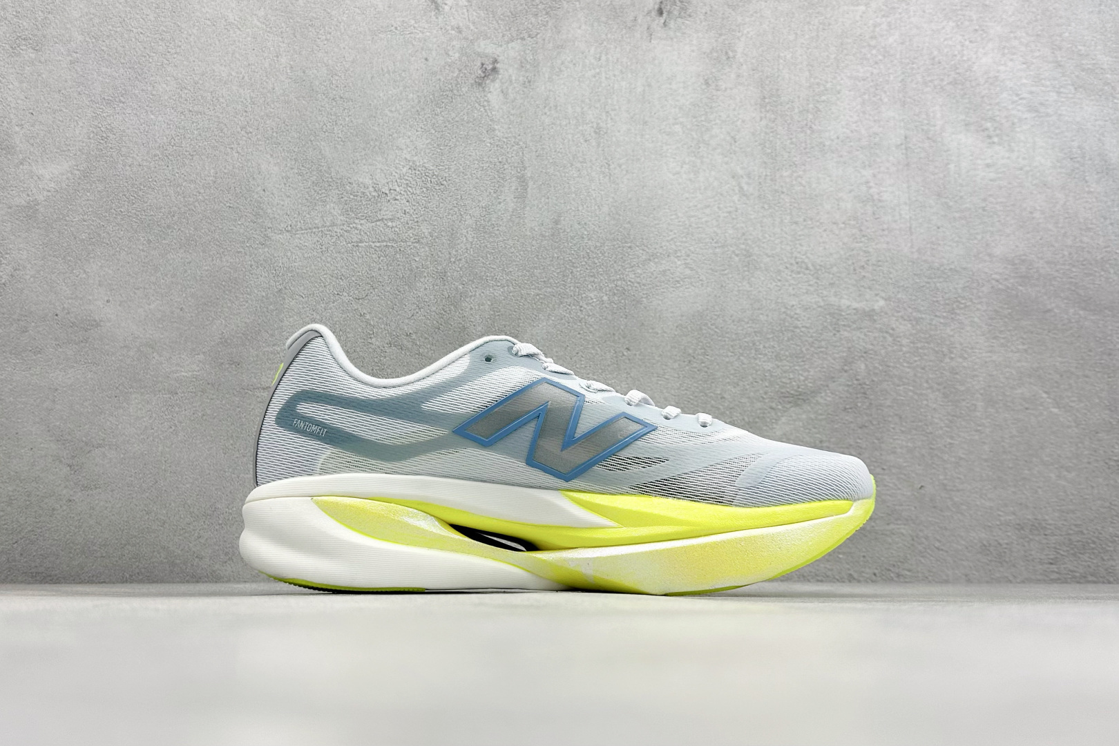 New Balance FuelCell系列 超轻量化低帮休闲运动慢跑鞋 MFCXBL6 New Balance FuelCell系列 超轻量化低帮休闲运动慢跑鞋 MFCXBL6
