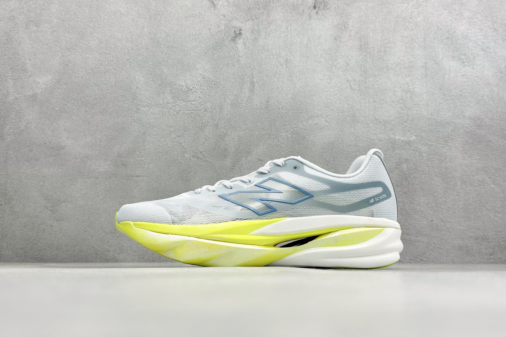 New Balance FuelCell系列 超轻量化低帮休闲运动慢跑鞋 MFCXBL6 New Balance FuelCell系列 超轻量化低帮休闲运动慢跑鞋 MFCXBL6