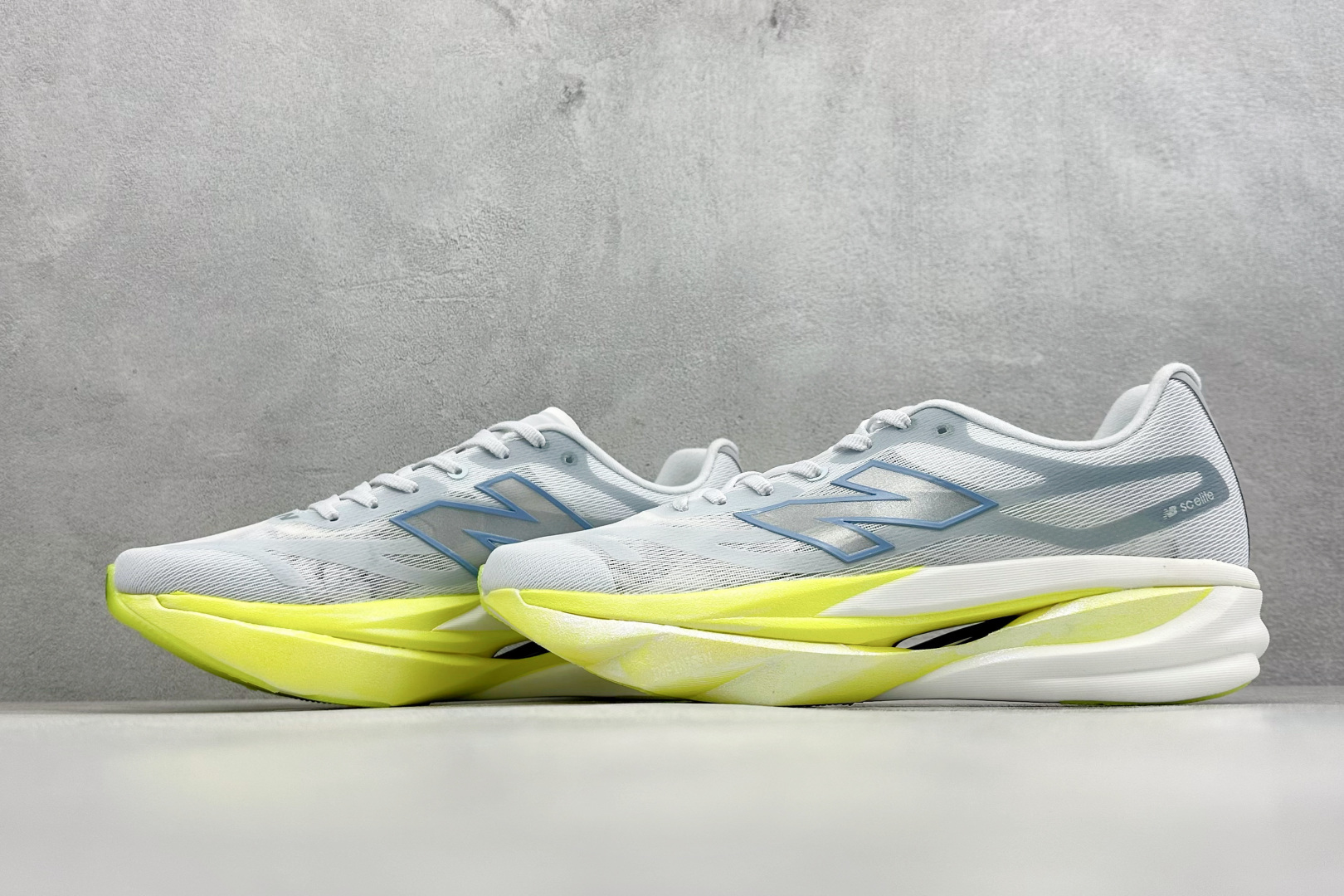 New Balance FuelCell系列 超轻量化低帮休闲运动慢跑鞋 MFCXBL6 New Balance FuelCell系列 超轻量化低帮休闲运动慢跑鞋 MFCXBL6