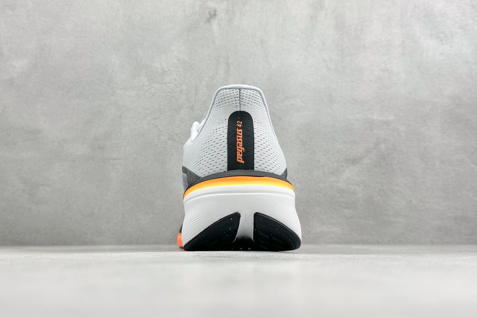 NK Air Zoom Pegasus 42代 耐磨防滑运动跑步鞋 IB1873-106