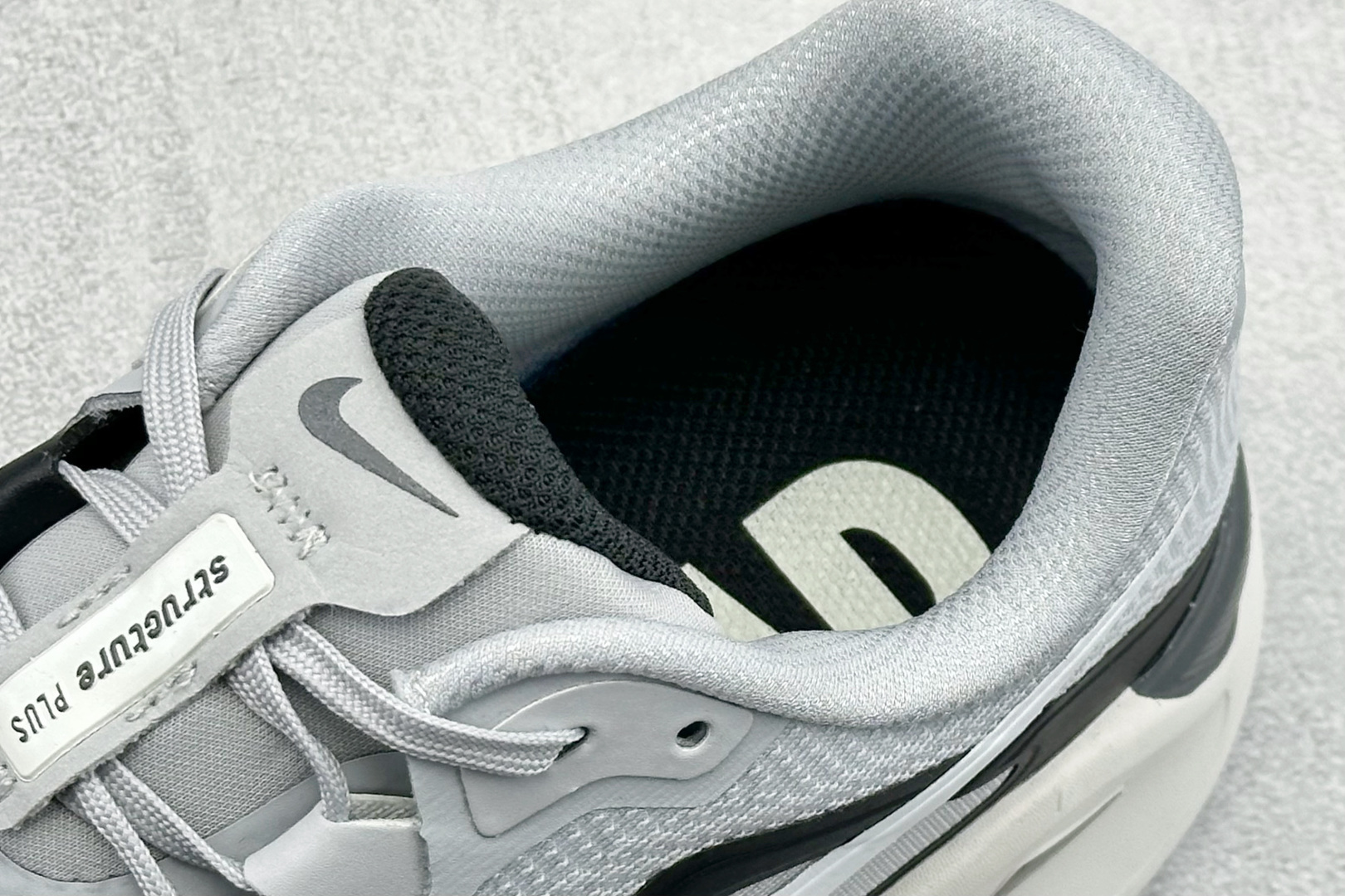 NIKE STRUCTURE PLUS 耐克 舒适减震防滑 低帮跑步鞋 HQ3048-002 NIKE STRUCTURE PLUS 耐克 舒适减震防滑 低帮跑步鞋 HQ3048-002