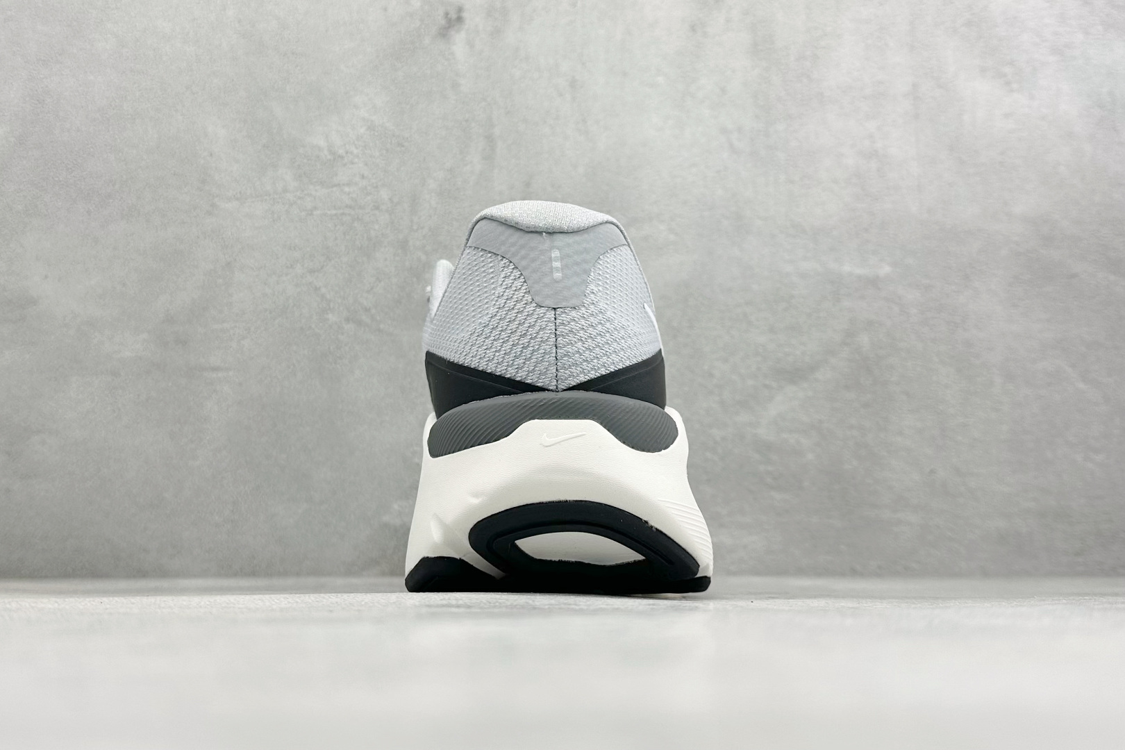 NIKE STRUCTURE PLUS 耐克 舒适减震防滑 低帮跑步鞋 HQ3048-002 NIKE STRUCTURE PLUS 耐克 舒适减震防滑 低帮跑步鞋 HQ3048-002