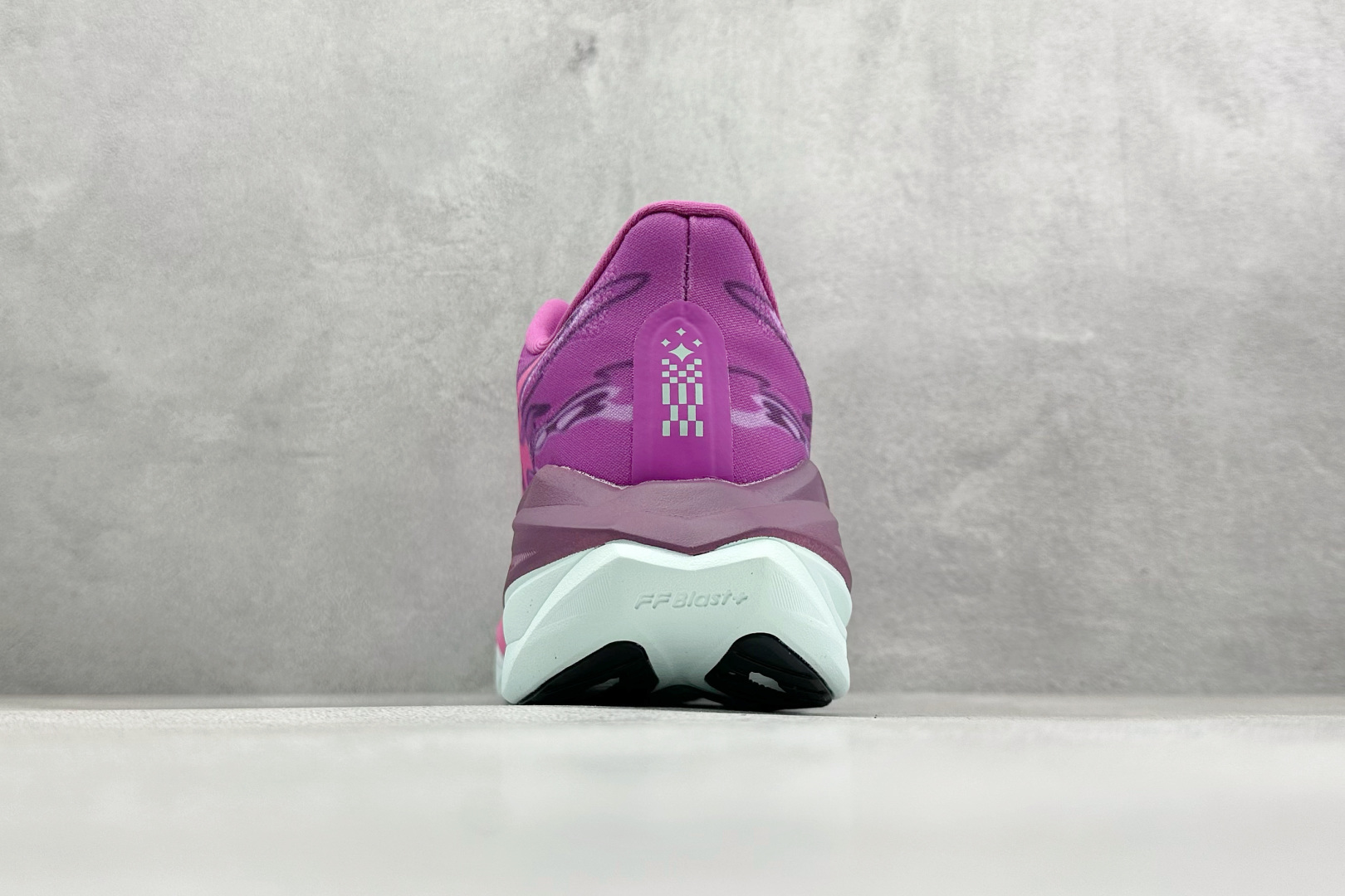 Asics SuperBlast 3 轻量回弹舒适透气支撑跑步鞋 103A186-209 Asics SuperBlast 3 轻量回弹舒适透气支撑跑步鞋 103A186-209