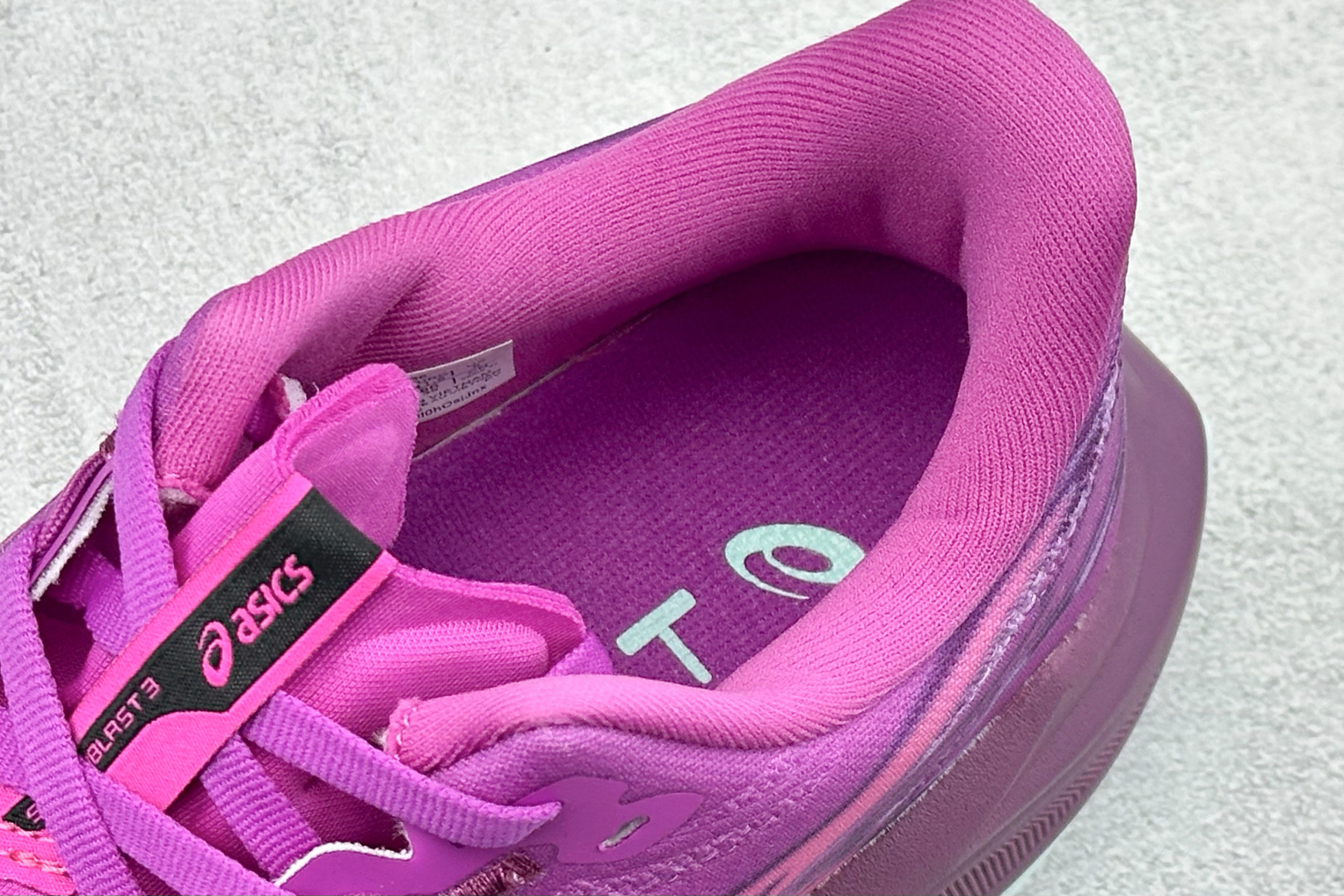 Asics SuperBlast 3 轻量回弹舒适透气支撑跑步鞋 103A186-209 Asics SuperBlast 3 轻量回弹舒适透气支撑跑步鞋 103A186-209