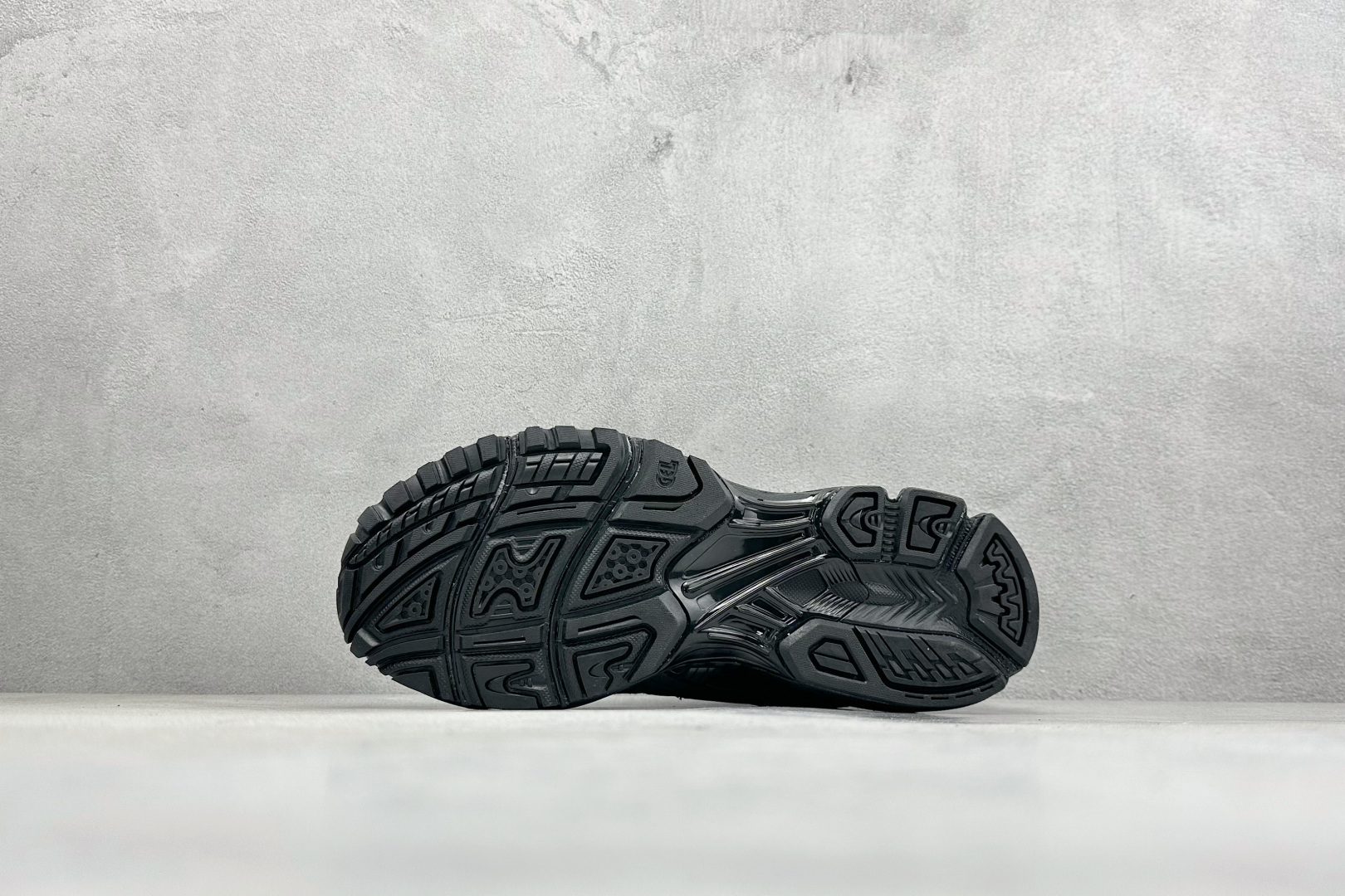 ASICS GEL - KAYANO 14 系列轻量缓震休闲运动跑步鞋 1201A019-001 ASICS GEL - KAYANO 14 系列轻量缓震休闲运动跑步鞋 1201A019-001