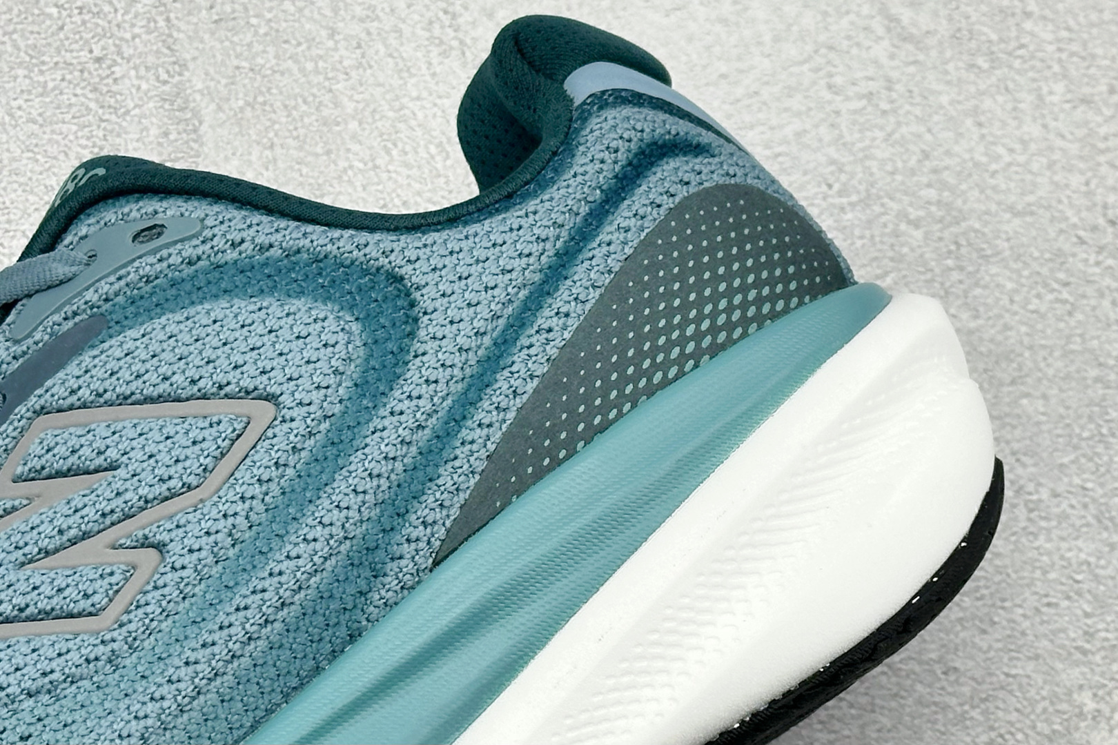 NEW BALANCE 1080 缓震运动鞋NB透气休闲鞋 DETAIL INFO可靠的舒适性和高性能相结合 M10807RO NEW BALANCE 1080 缓震运动鞋NB透气休闲鞋 DETAIL INFO可靠的舒适性和高性能相结合 M10807RO