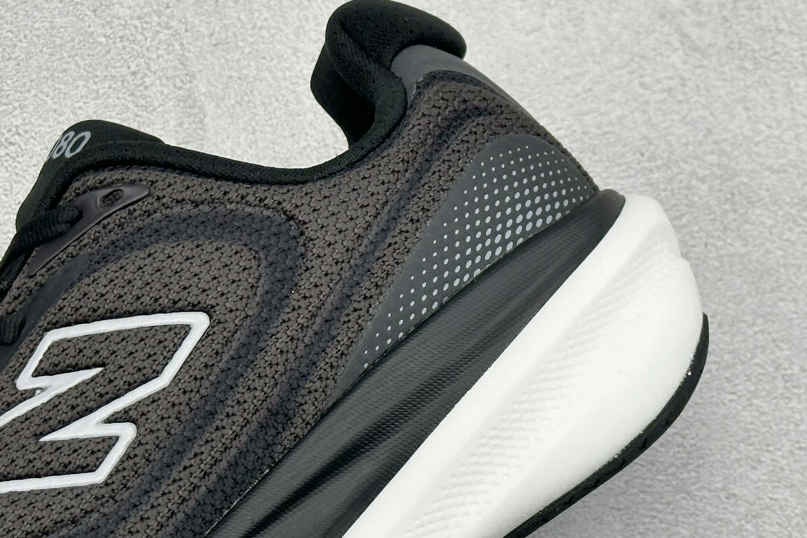 NEW BALANCE 1080 缓震运动鞋NB透气休闲鞋 DETAIL INFO可靠的舒适性和高性能相结合 M10802FR NEW BALANCE 1080 缓震运动鞋NB透气休闲鞋 DETAIL INFO可靠的舒适性和高性能相结合 M10802FR