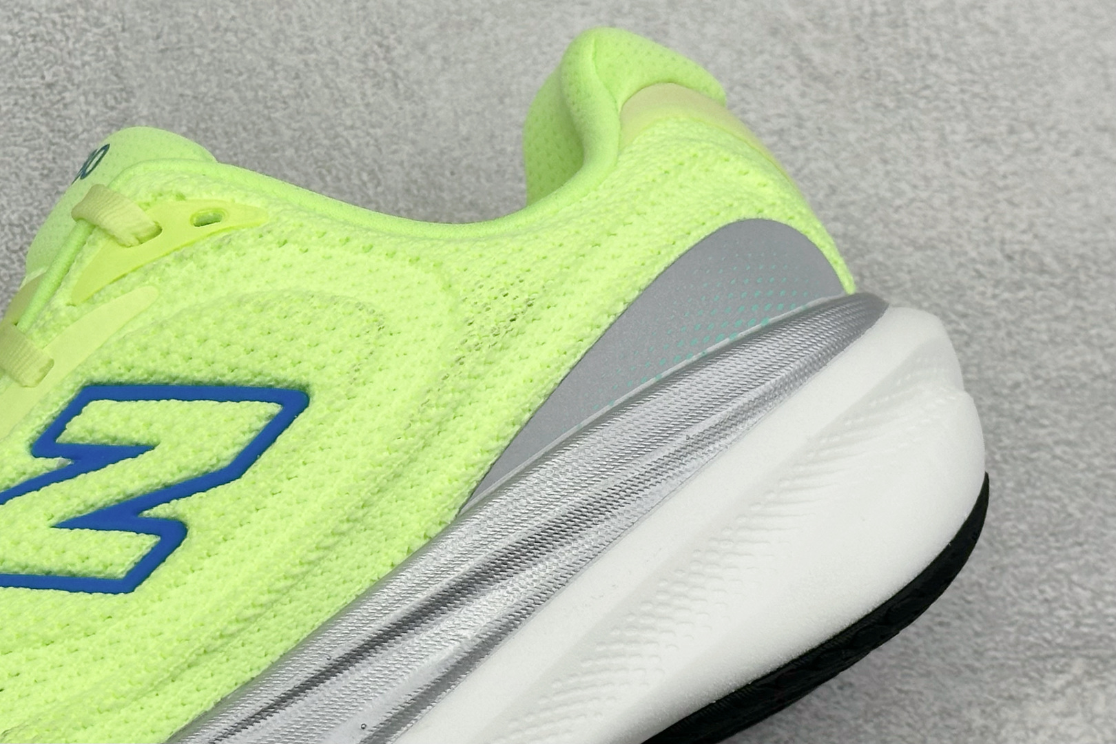 NEW BALANCE 1080 缓震运动鞋NB透气休闲鞋 DETAIL INFO可靠的舒适性和高性能相结合 M10802HR NEW BALANCE 1080 缓震运动鞋NB透气休闲鞋 DETAIL INFO可靠的舒适性和高性能相结合 M10802HR