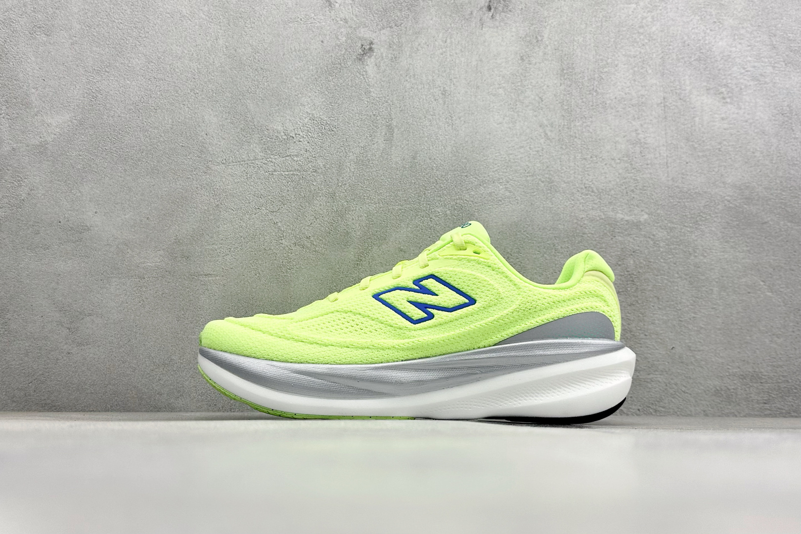 NEW BALANCE 1080 缓震运动鞋NB透气休闲鞋 DETAIL INFO可靠的舒适性和高性能相结合 M10802HR NEW BALANCE 1080 缓震运动鞋NB透气休闲鞋 DETAIL INFO可靠的舒适性和高性能相结合 M10802HR